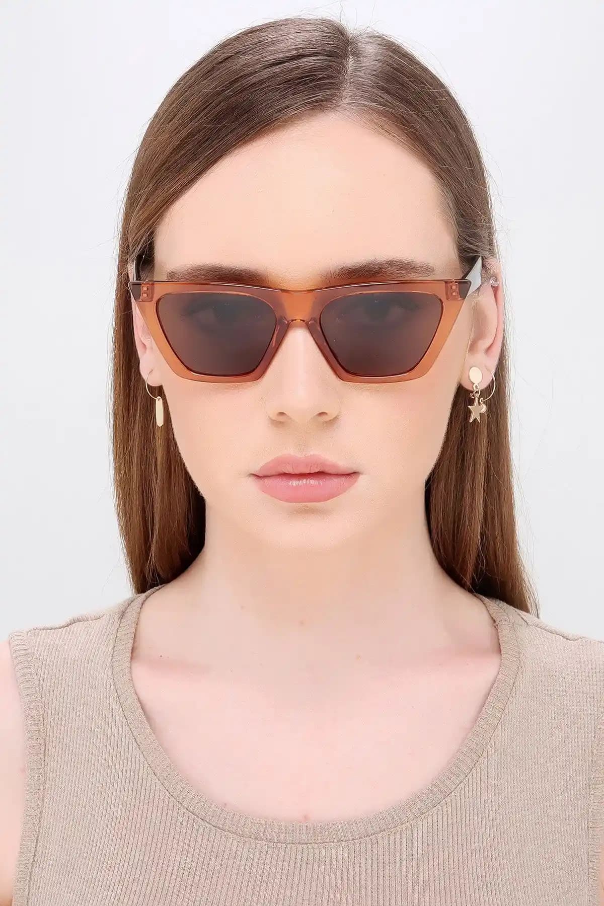 Affair ET307 C031 Güneş Gözlüğü: Şıklık ve Fonksiyonelliği Bir Arada Sunar