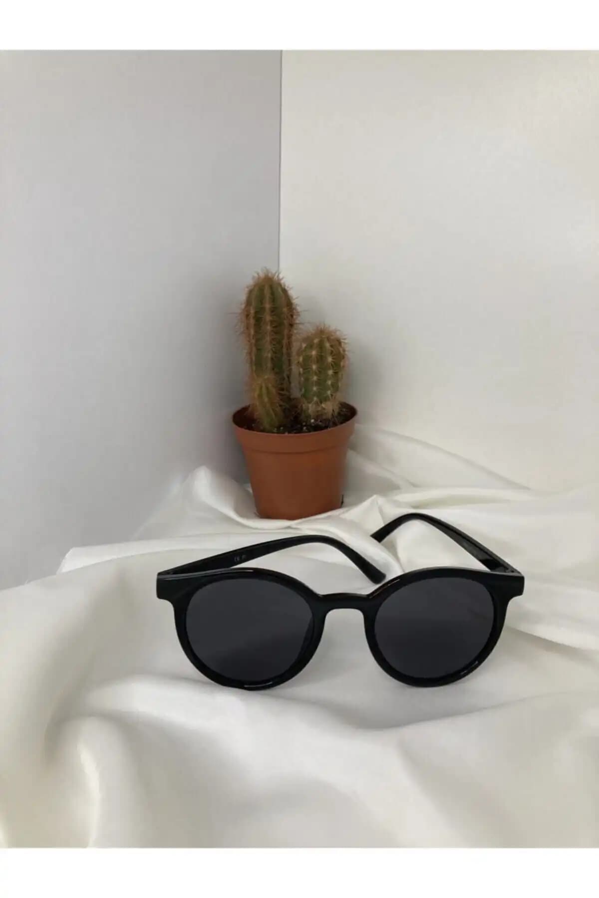 ANDİFLİ Unisex Vintage Güneş Gözlüğü Modern Tasarım ve Göz Sağlığı Koruma Özellikleriyle