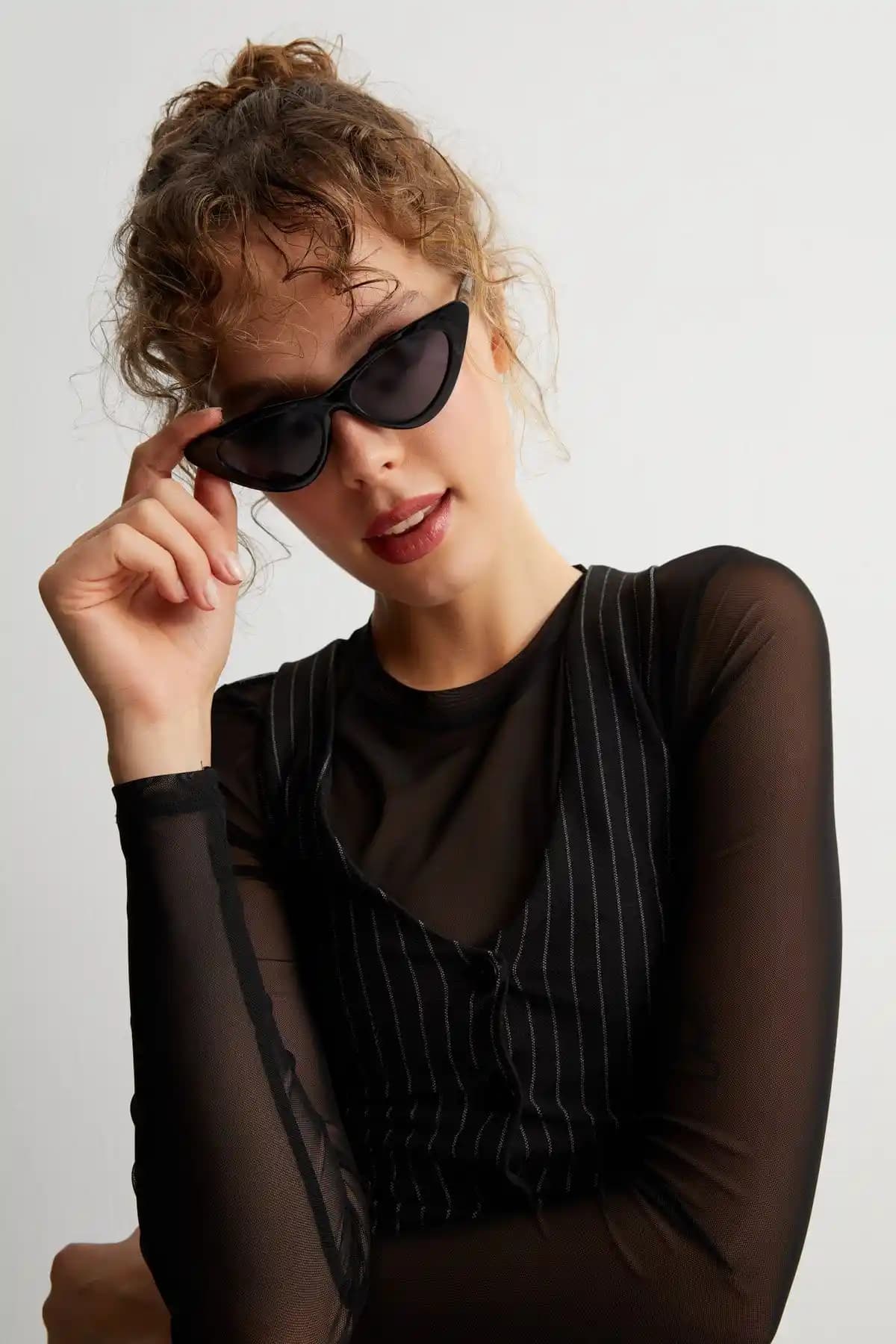 Aqua Di Polo 1987 Cat Eye Siyah Kan Güneş Gözlüğü Modern Tasarım ve Koruma Özellikleriyle