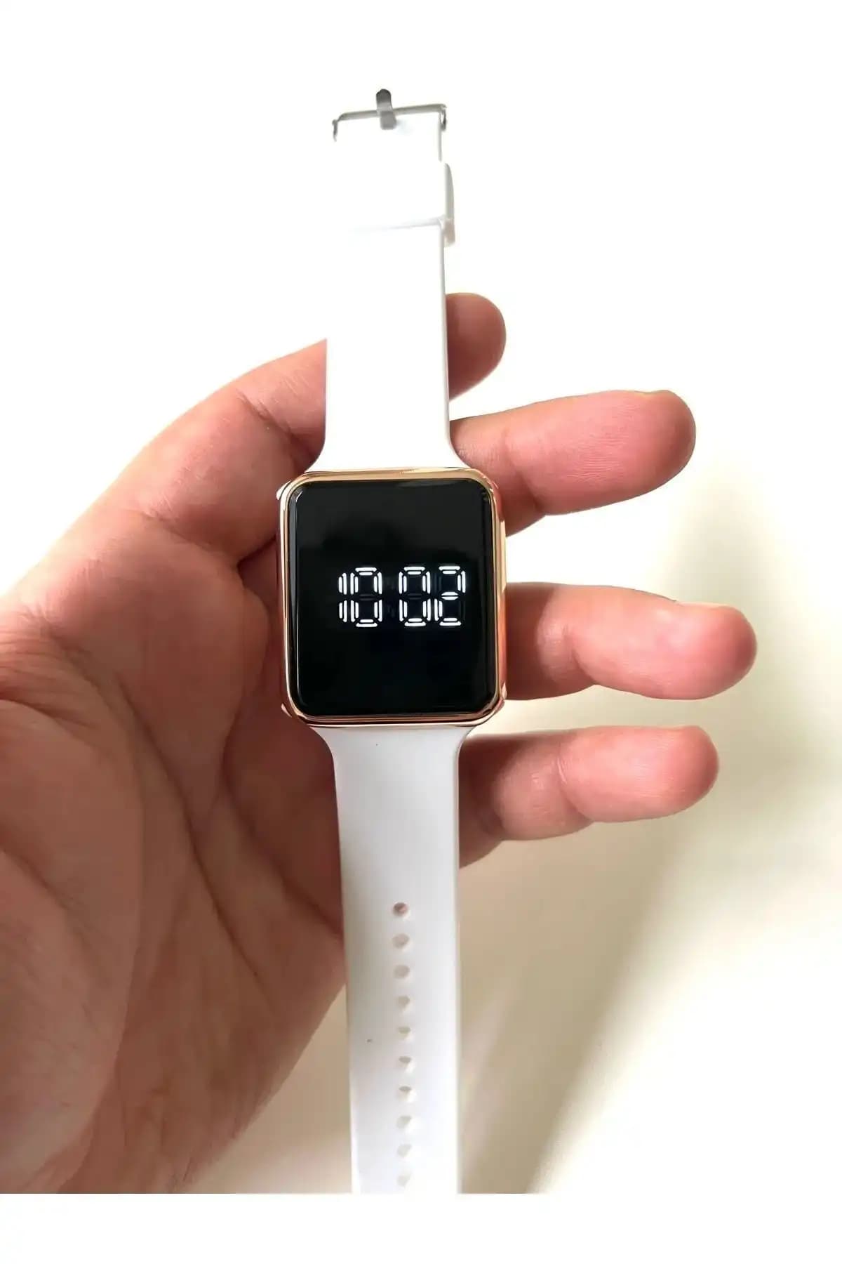 Aqua Di Polo 1987 Gold ve İSTLİV Kadın Led Kol Saatleri Karşılaştırması 2
