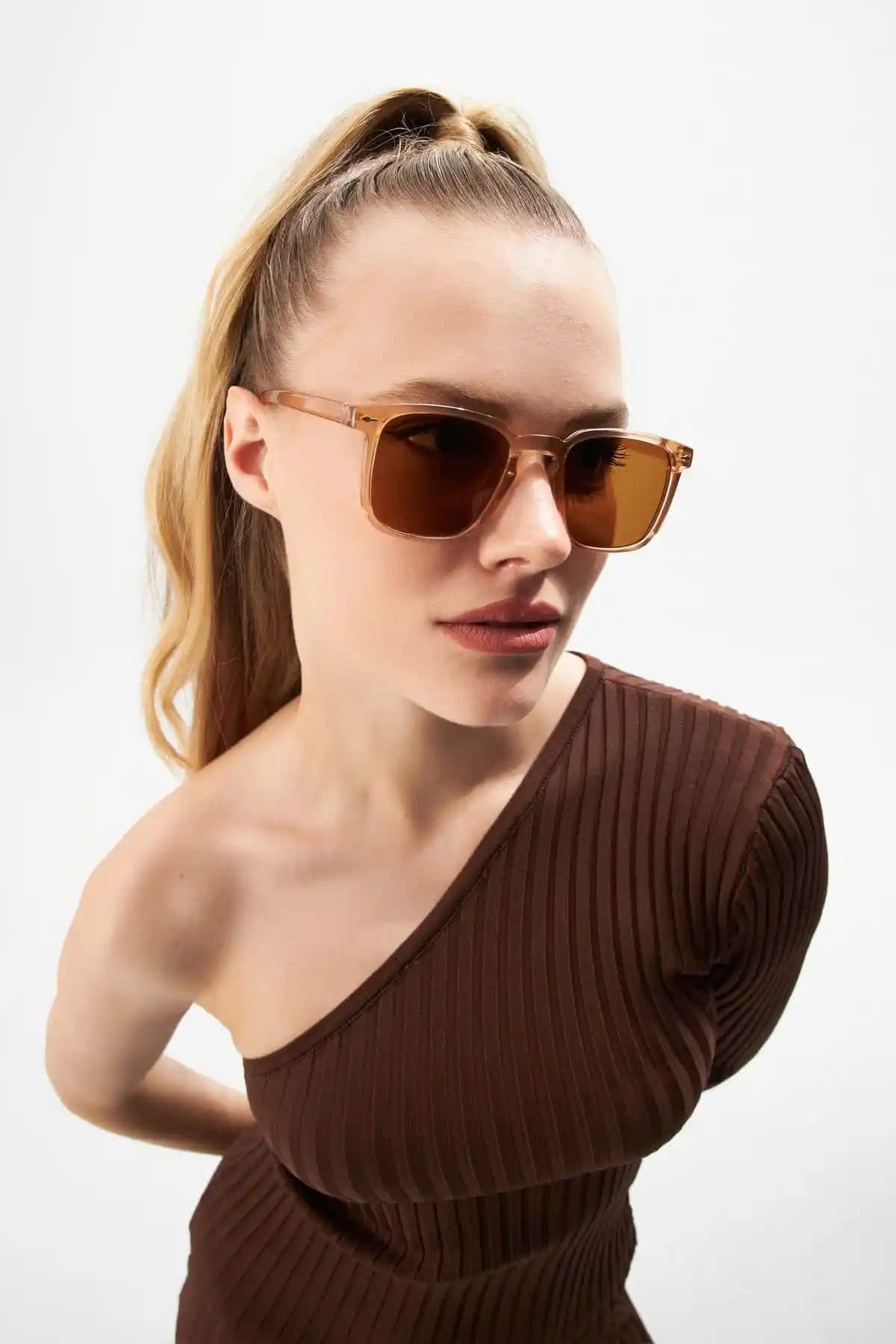 Aqua Di Polo 1987 Kadın Kahverengi Güneş Gözlüğü Modern Tasarım ve UV Koruma Özellikleri