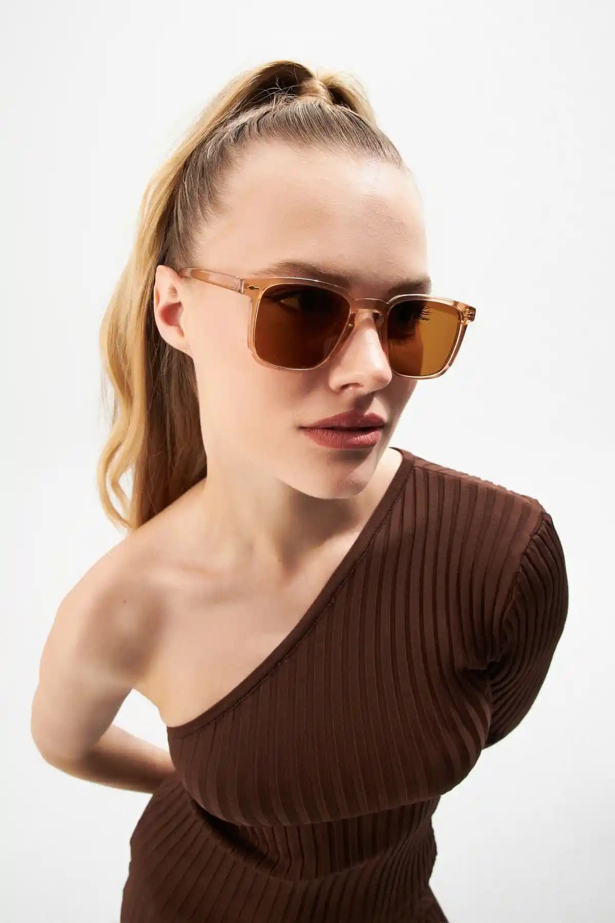 Aqua Di Polo 1987 Kadın Kahverengi Güneş Gözlüğü Modern Tasarım ve UV Koruma Özellikleri