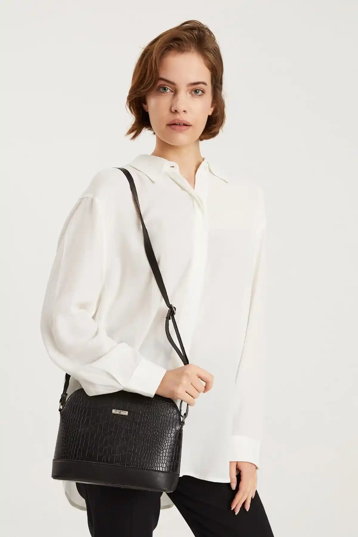 Aqua Di Polo 1987 Kadın Omuz Çantası Günlük Şıklık ve Fonksiyonellik Sunar