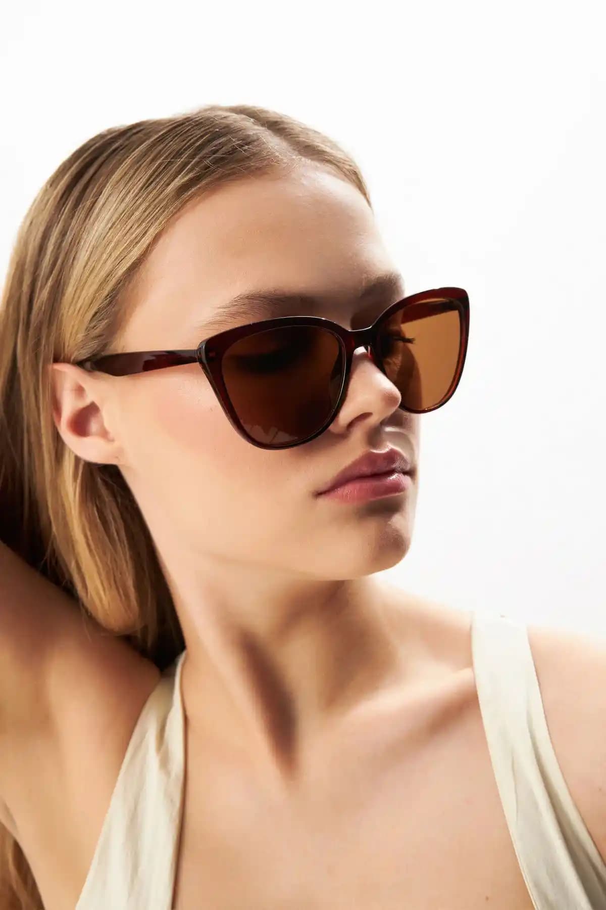 Aqua Di Polo 1987 Kahverengi Kadın Güneş Gözlüğü Estetik ve Koruma Özellikleriyle Öne Çıkar