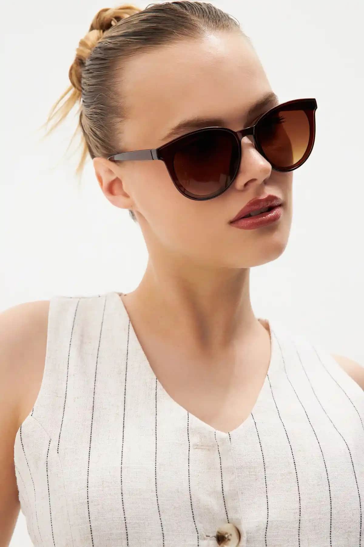 Aqua Di Polo 1987 Kahverengi Kadın Güneş Gözlüğü Şık Tasarım ve UV Koruma Özelliğiyle