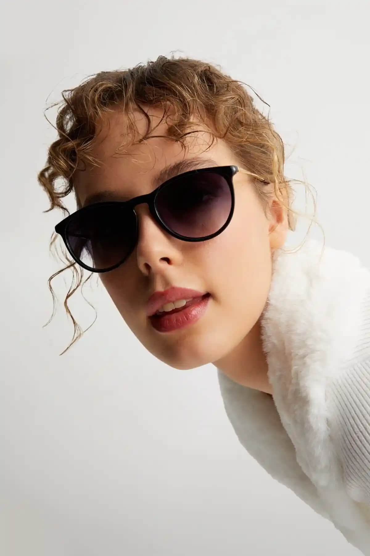 Aqua Di Polo 1987 Siyah Kadın Güneş Gözlüğü Modern ve Şık Tasarım ile Koruma Sağlar