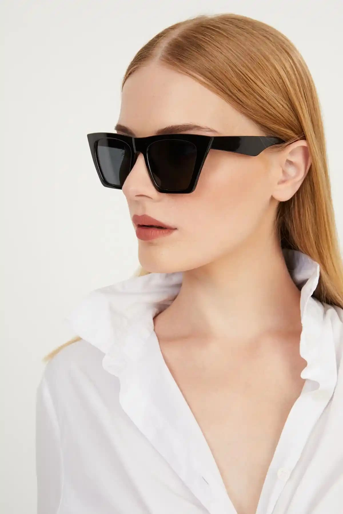 Aqua Di Polo 1987 Siyah Kadın Güneş Gözlüğü: Şıklık ve Fonksiyonellik Bir Arada