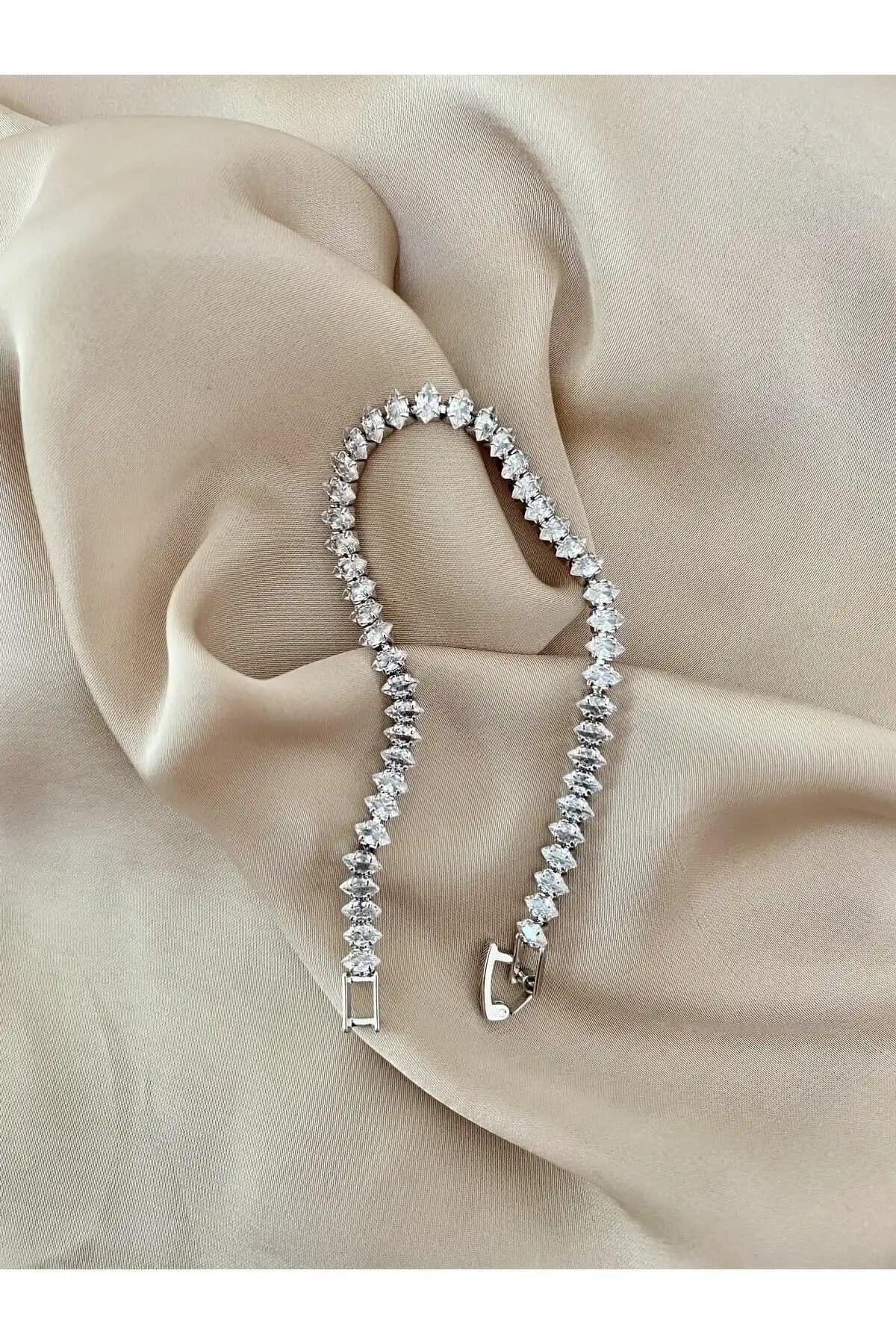 Aqua Su Yolu ve So Chic Modern Tasarım Bileklik Karşılaştırması 1
