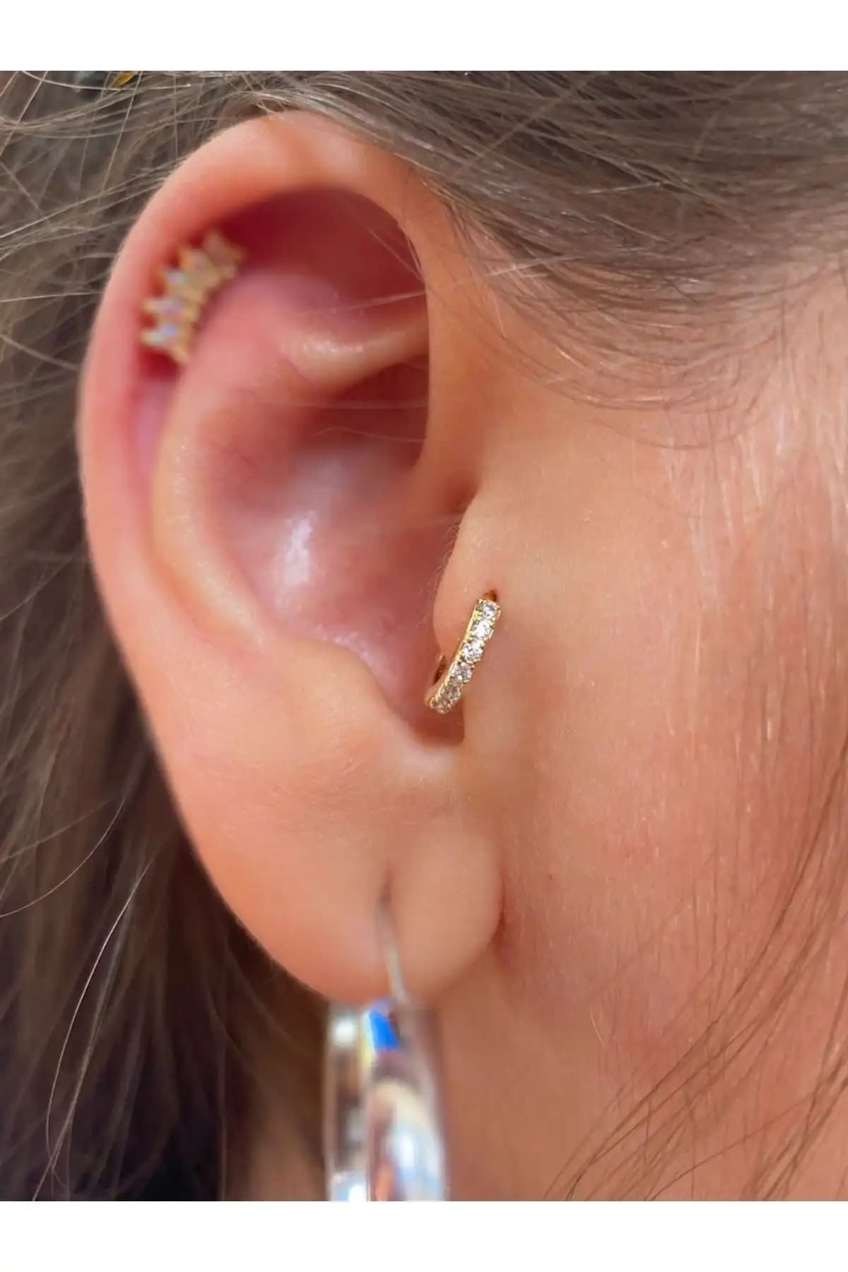 Arescollection Cerrahi Çelik Tam Tur Taşlı Halka Tragus Kıkırdak Piercingi İnceleme ve Özellikleri