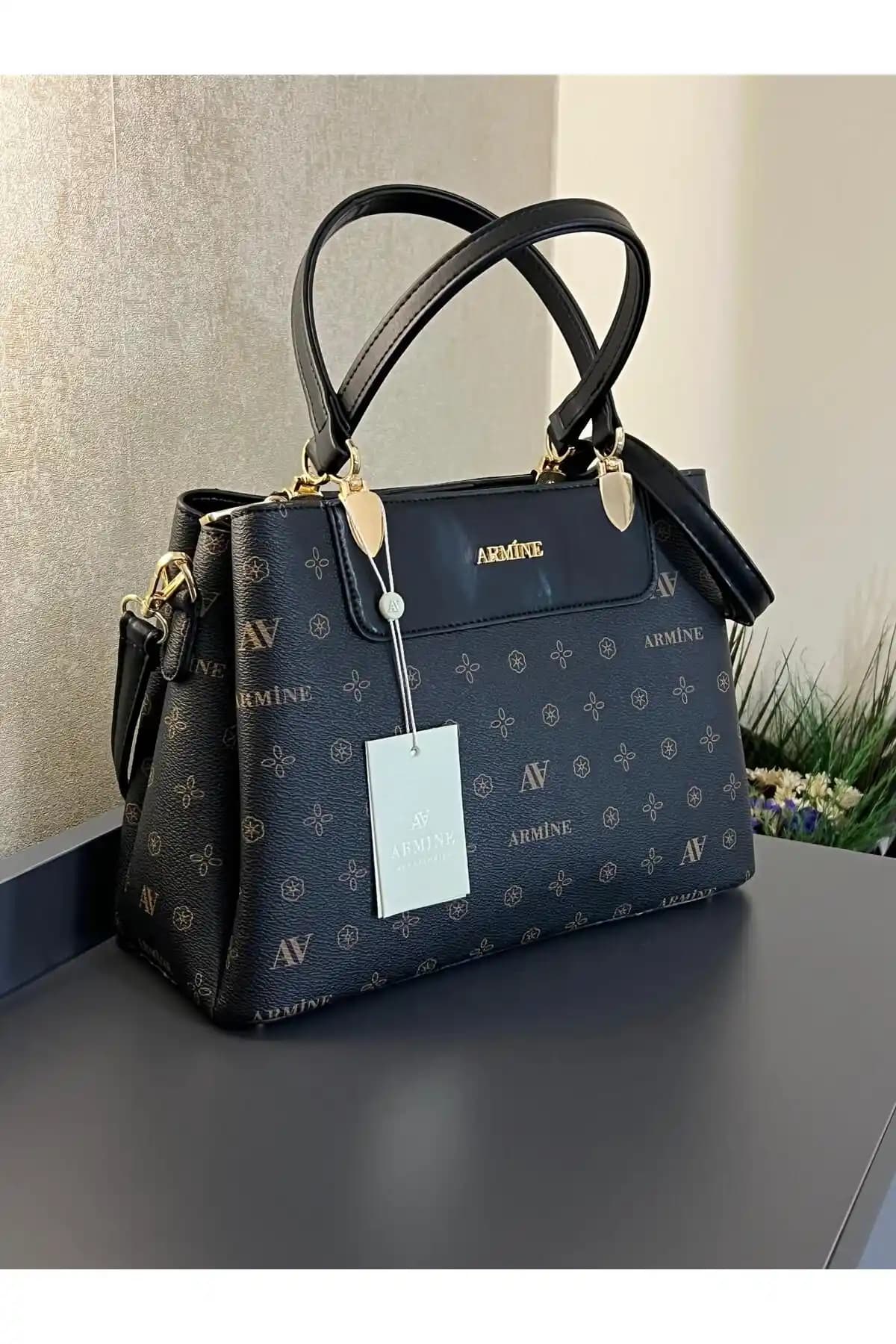 Armine ARM.206.KS ve Just Polo Paris Serisi Kadın Çantası Karşılaştırması