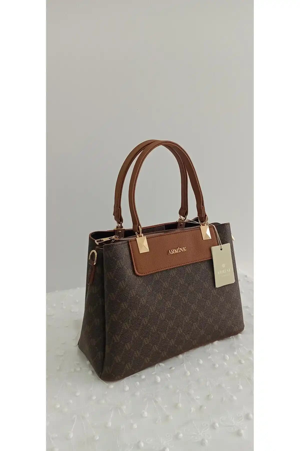 Armine Kahve Noktalı 206 Çanta: Şıklık ve Fonksiyonelliğin Modern Buluşması