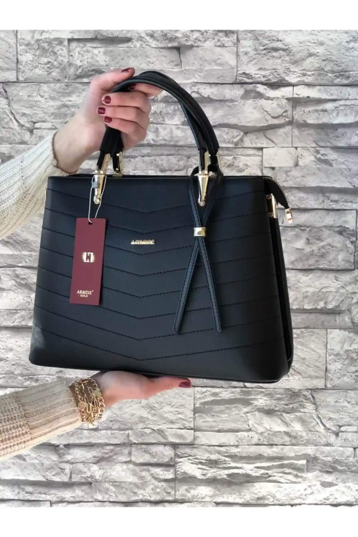 Armise Gold Kadın Suni Deri Siyah Omuz Çantası Modern ve Şık Tasarımıyla Günlük Kullanım İçin Uygun