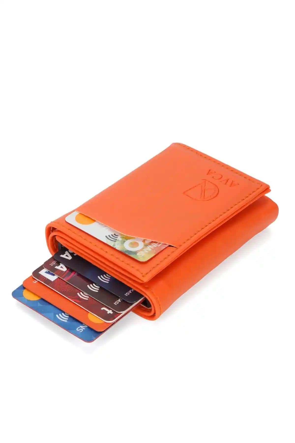 AVCA ve Newish Adelina Turuncu Cüzdan Karşılaştırması: Tasarım ve Fonksiyonellik Analizi