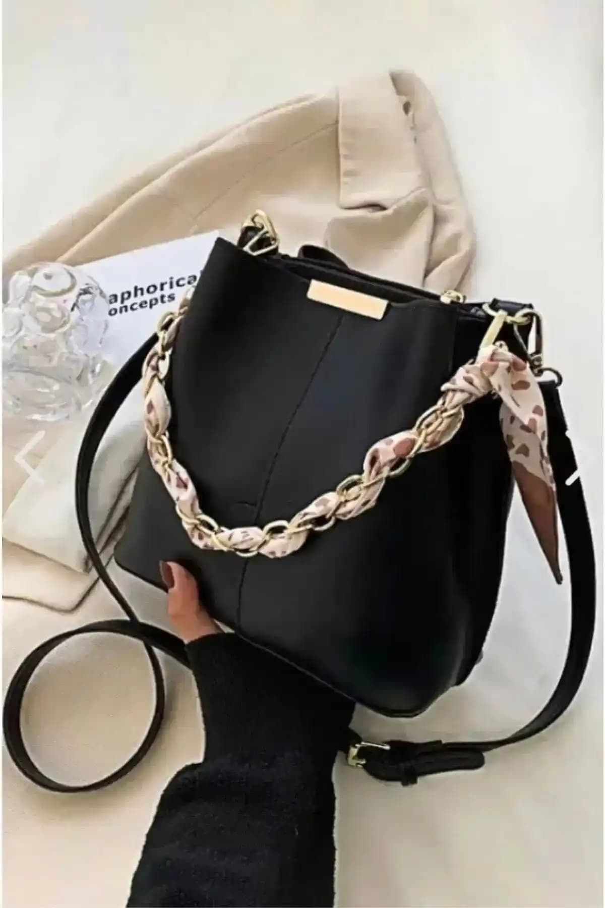 Bag&more Kadın Siyah Fularlı Zincir Aksesuarı ile Şık ve Kullanışlı Deri Çanta Tanıtımı