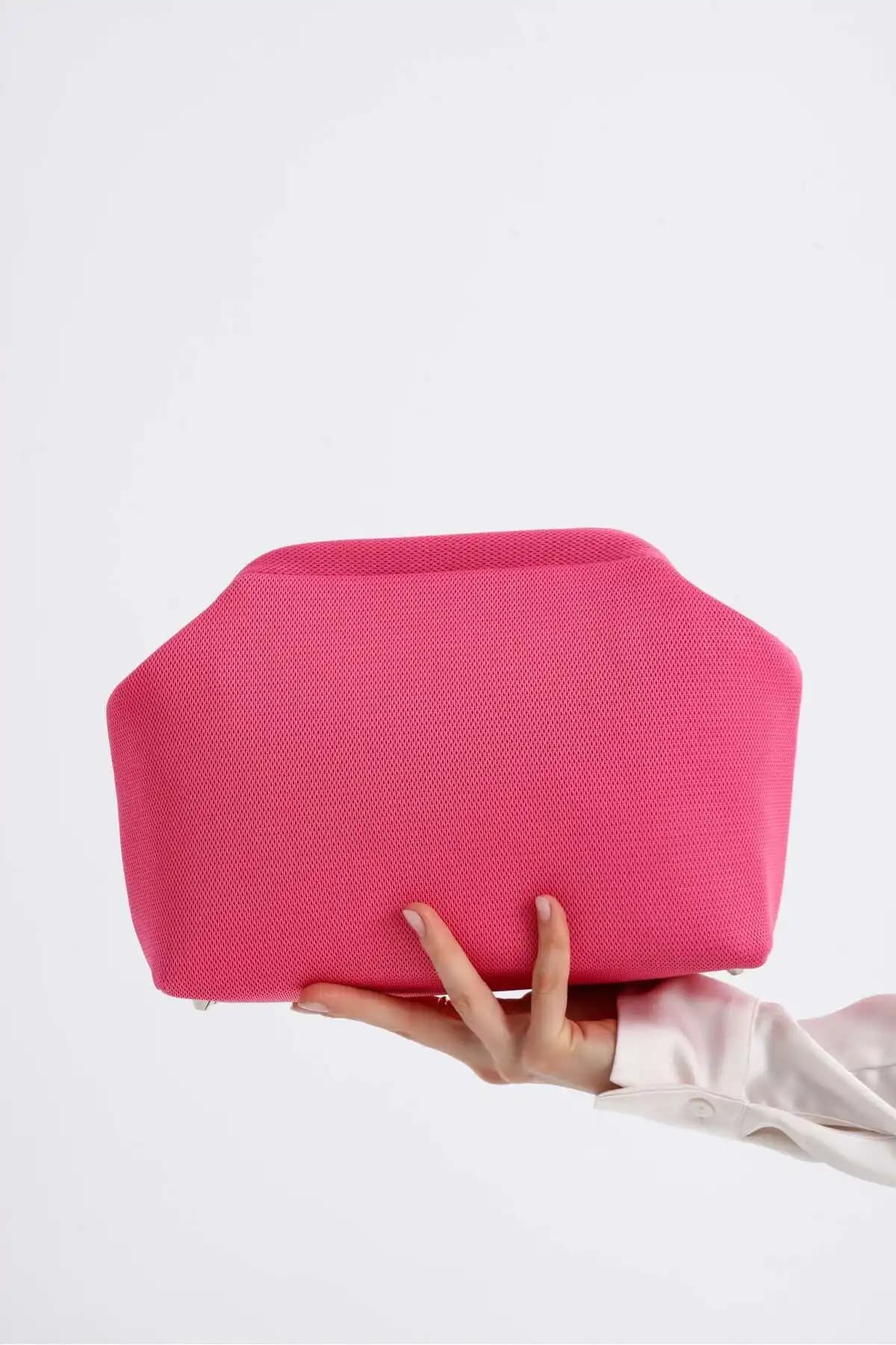 BAHELS Jüt Hasır Çanta ve HEYBE'S Pembe Clutch Karşılaştırması 2