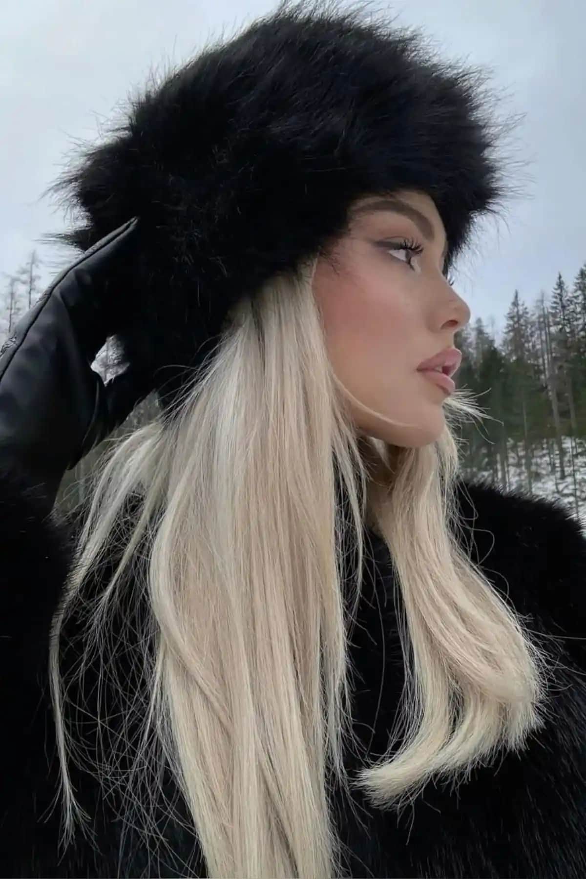 Bahels Siyah Peluş Kürk Kalpak Şapka: Şıklık ve Konforun Modern Buluşması