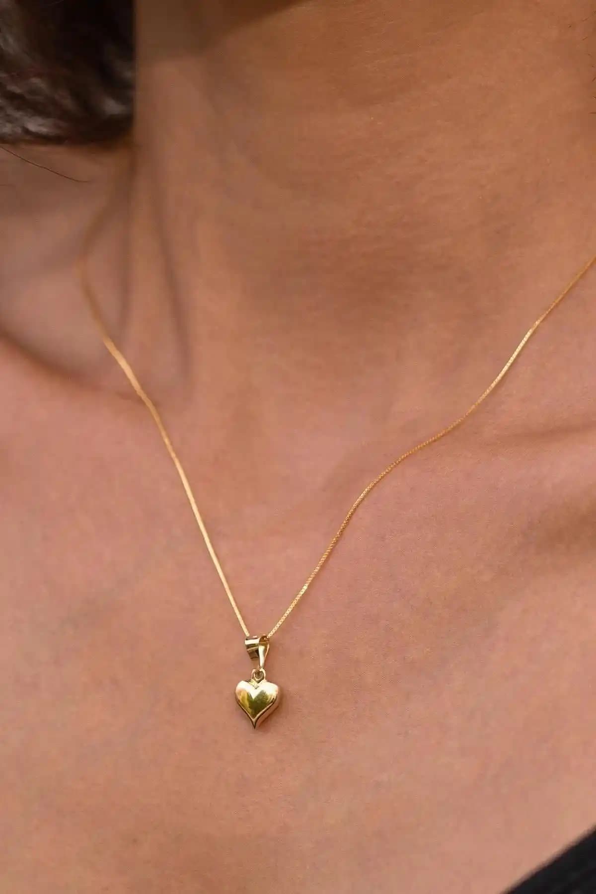 Bayar Gold ve Demas Gold Pırlanta Kolye Karşılaştırması: Hangi Model Sizin İçin Uygun