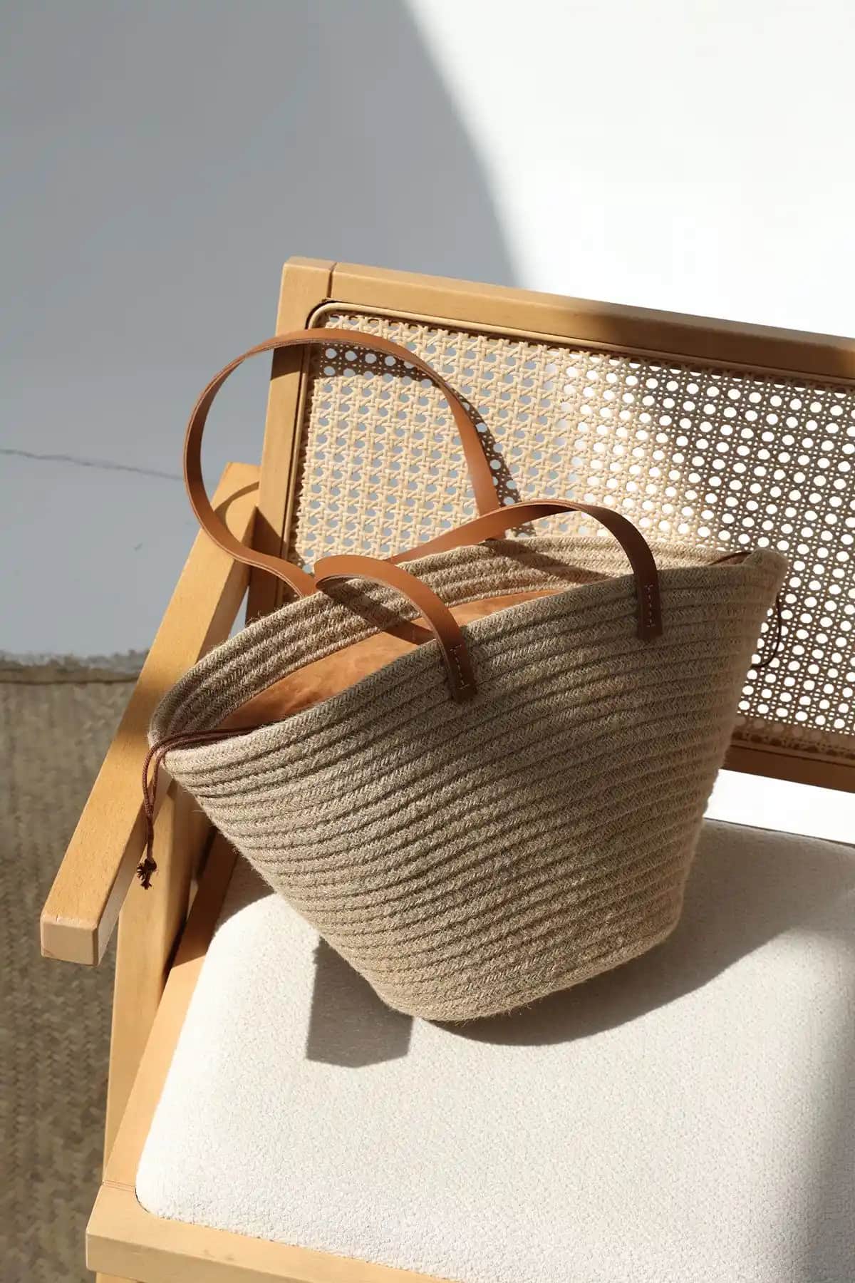 Berlesi Taba Kadın Jüt Hasır Omuz Çanta Şıklık ve Fonksiyonelliği Bir Arada Sunar