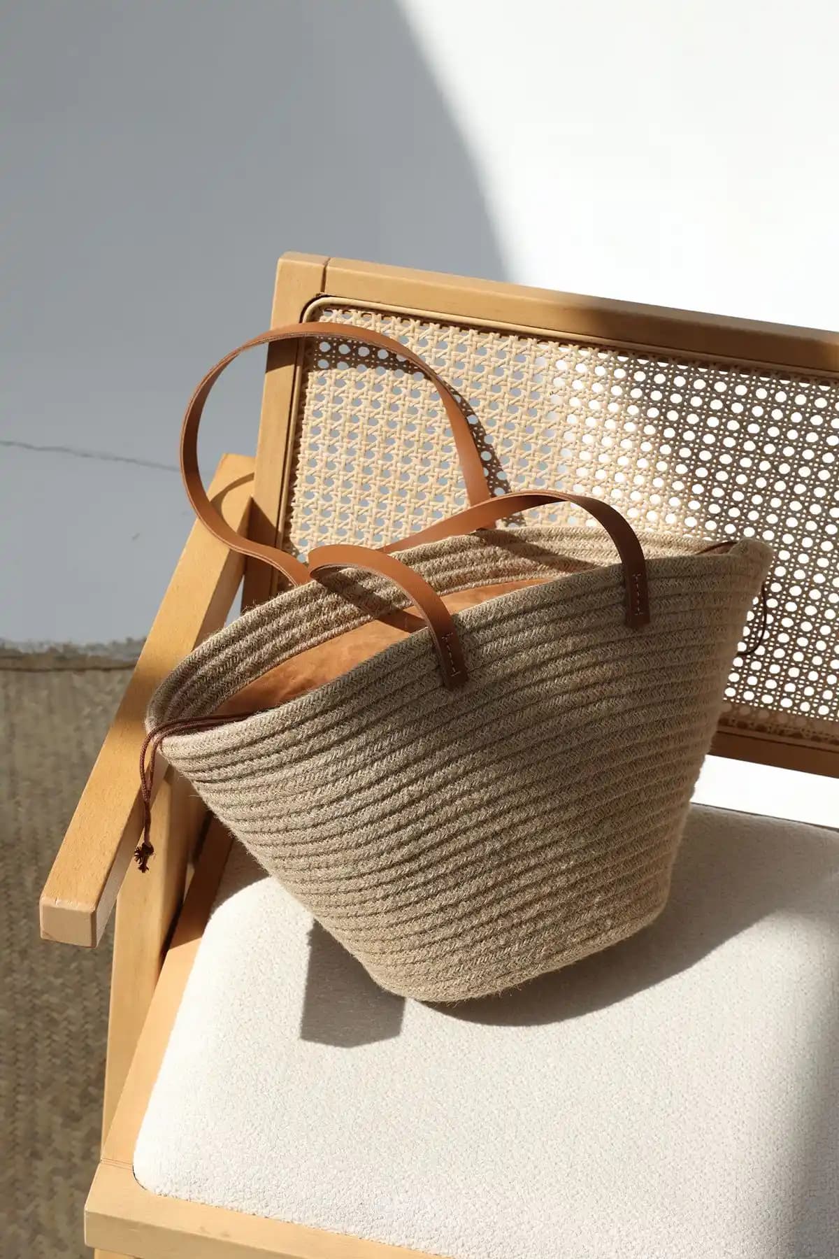 Berlesi Taba ve Hediyeninellitonu Hasır Çantalar Karşılaştırması