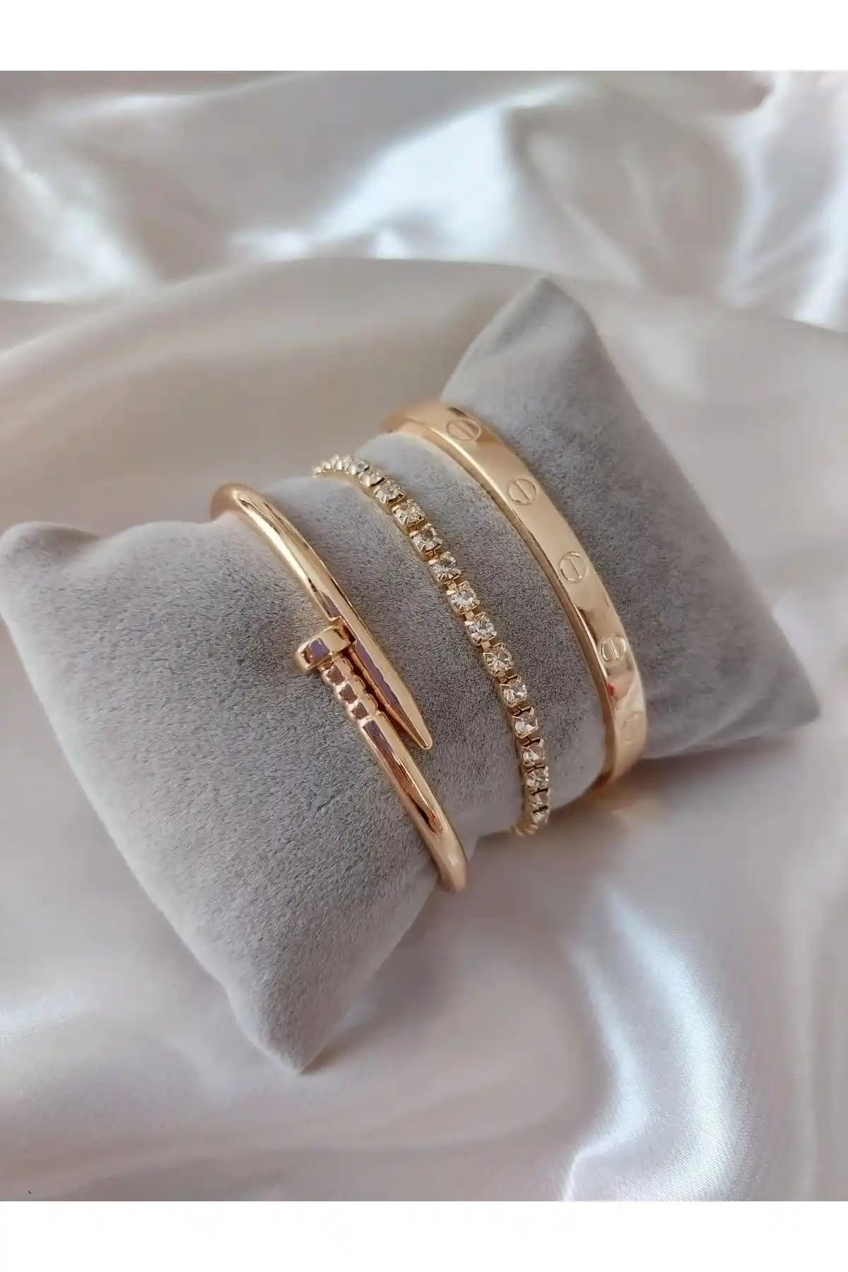 Bers Aksesuar ve Jenny Daphne Kadın Altın Kaplama Bileklik Karşılaştırması