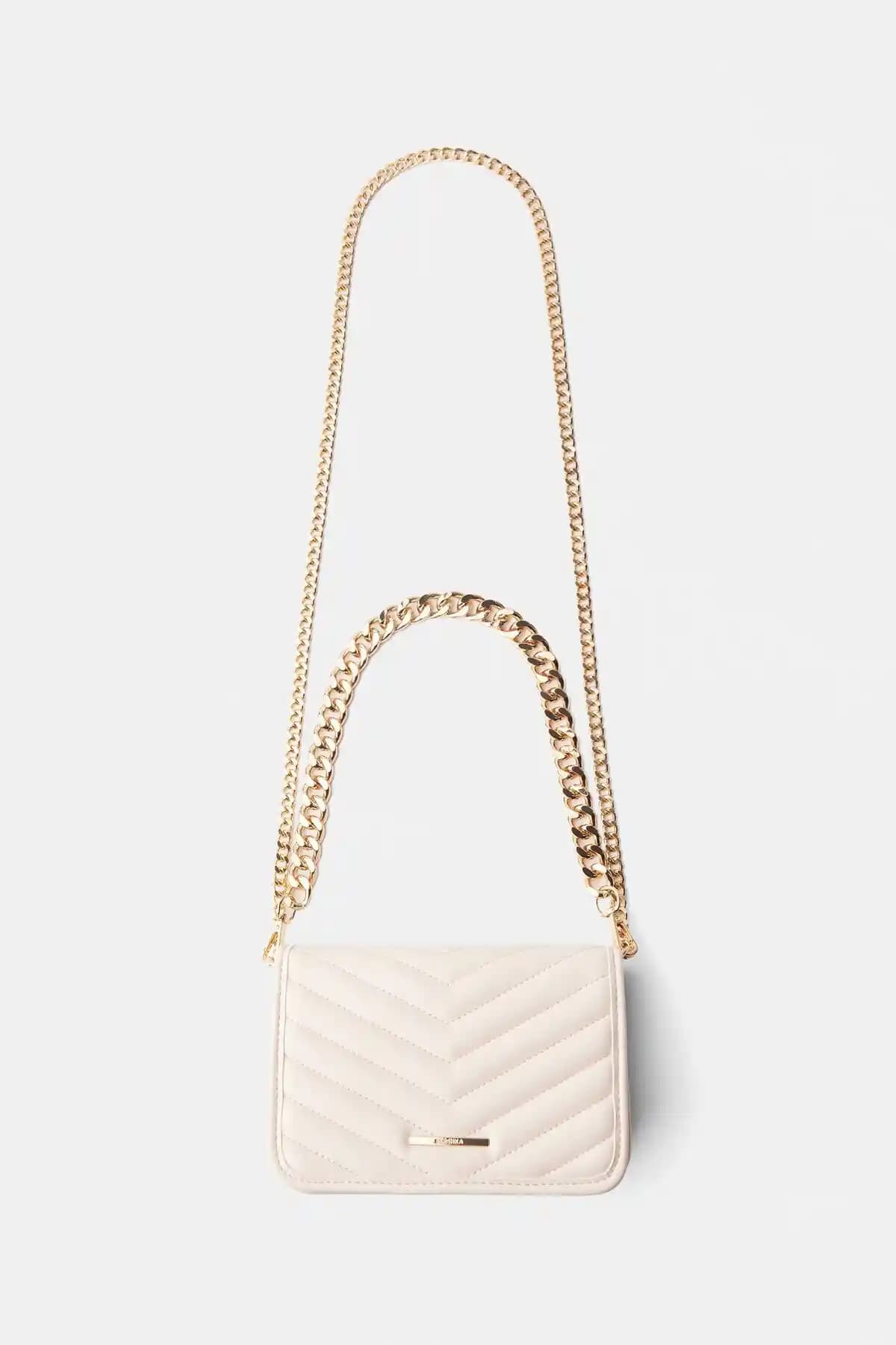 Bershka ve Çantacımstore Kapitone Çantalar Karşılaştırması: Hangi Model Daha Uygun