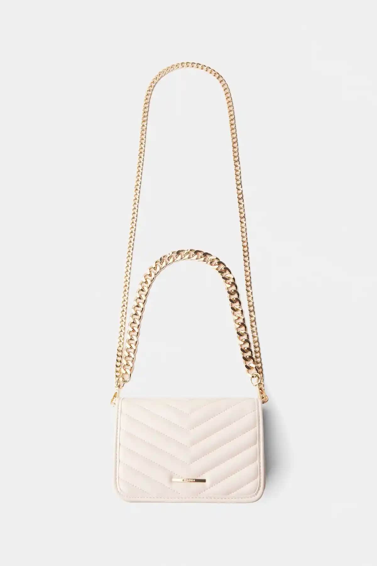 Bershka ve Capone Outfitters Kadın Çantası Karşılaştırması: Özellikler ve Kullanıcı Yorumları