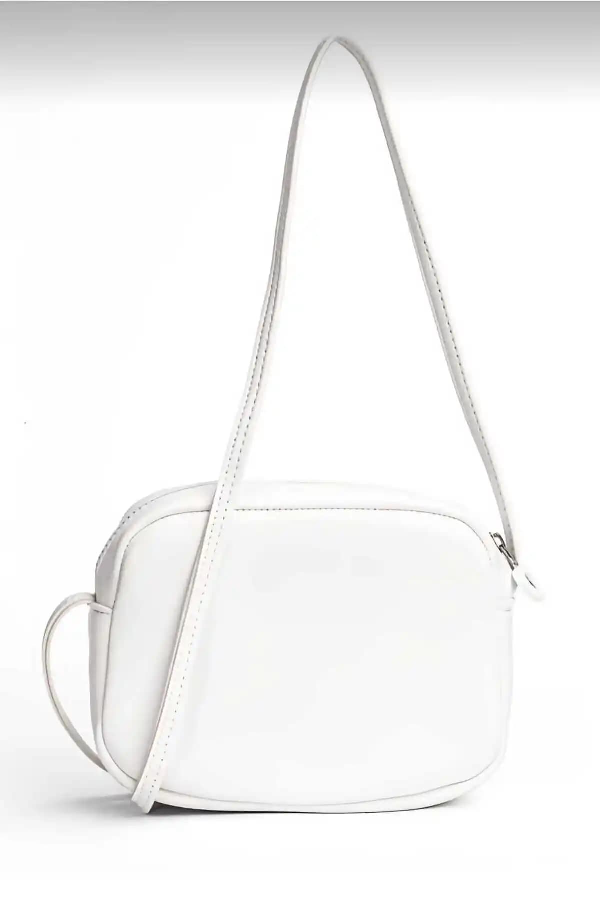 Beyaz Omuz ve Mini Zincir Çantalar Karşılaştırması: Hangi Model Sizin İçin Uygun