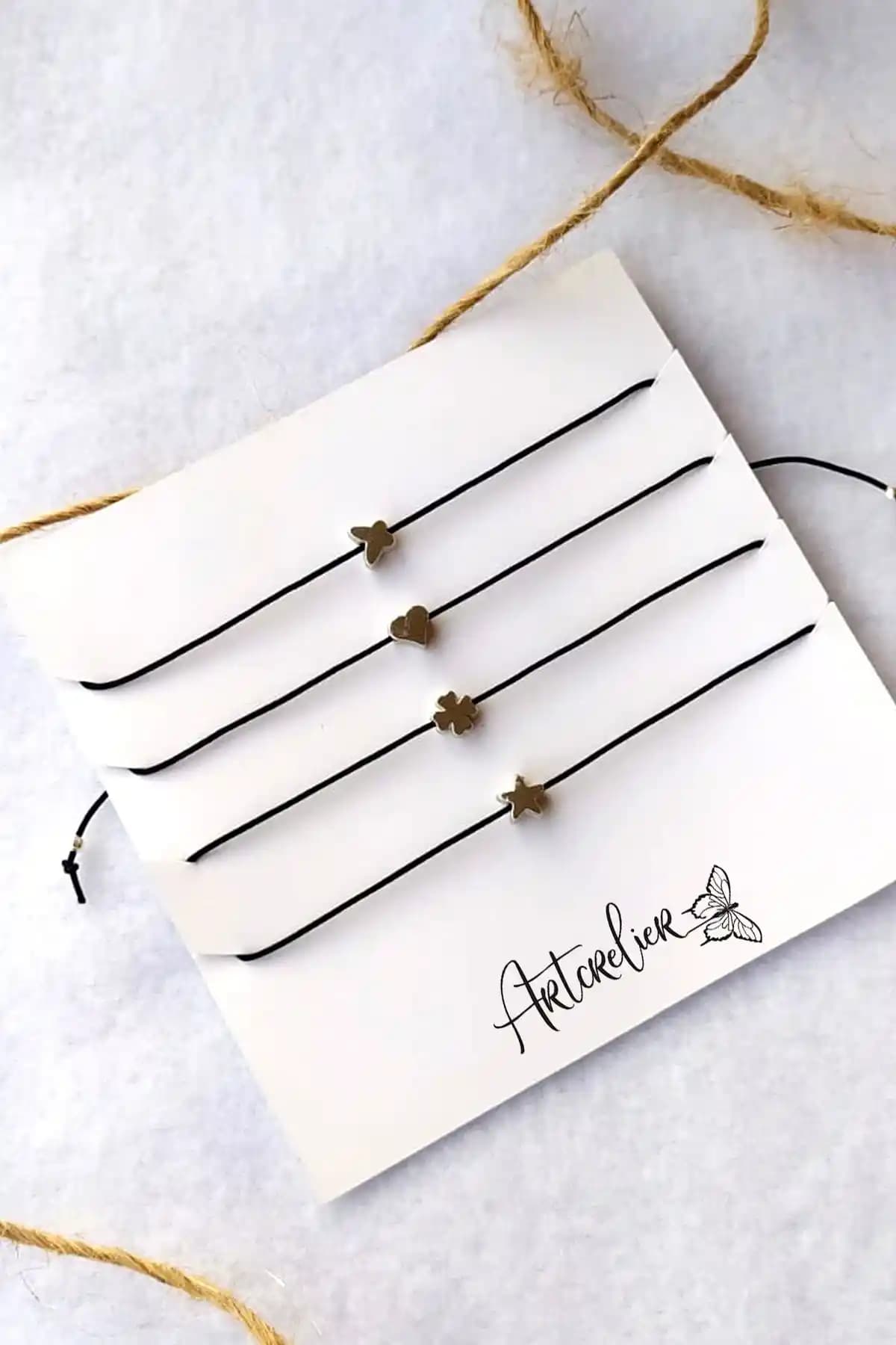 Bileklik Karşılaştırması: Artcrelier ve CharmED Yıldız Modelleri İncelemesi