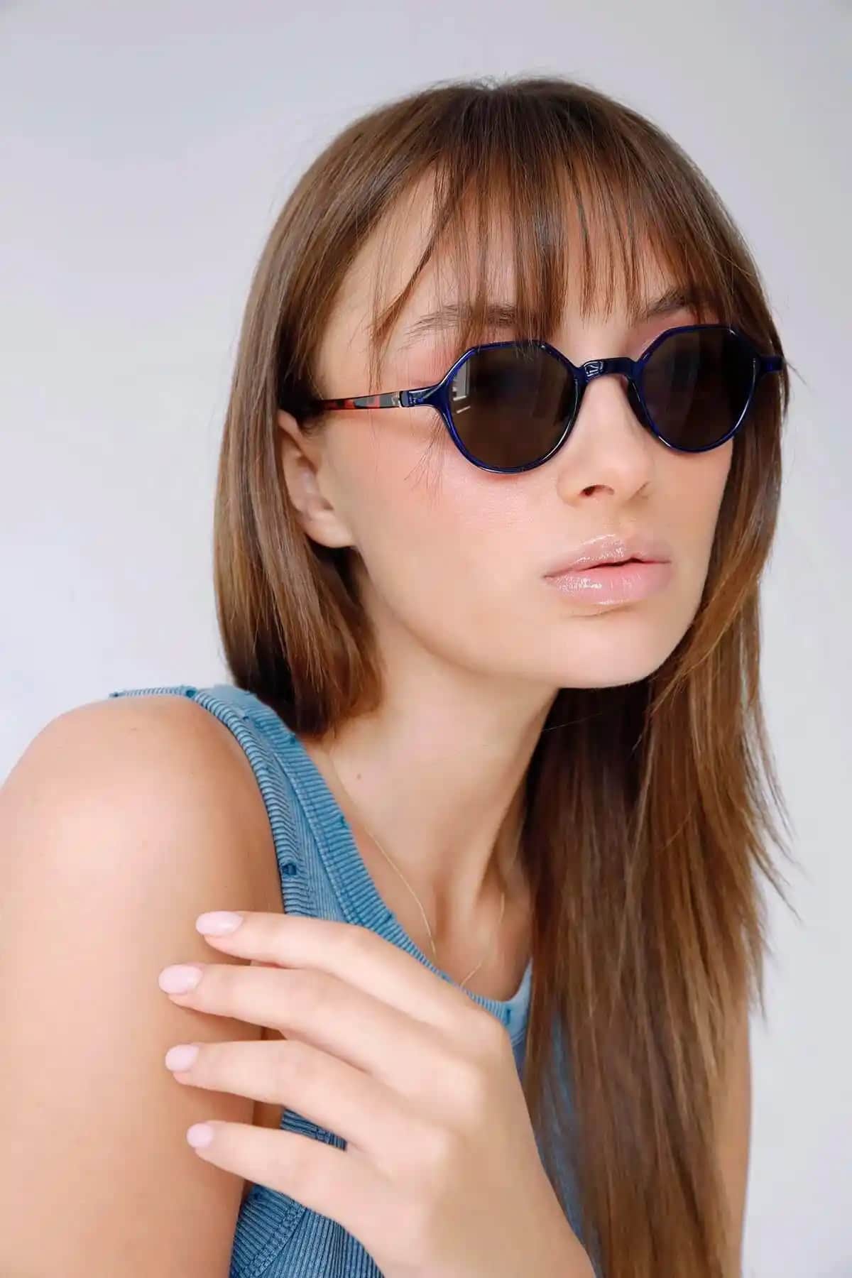 Bilge Karga Paula Navy Brown Güneş Gözlüğü: Şıklık ve Fonksiyonellik Bir Arada