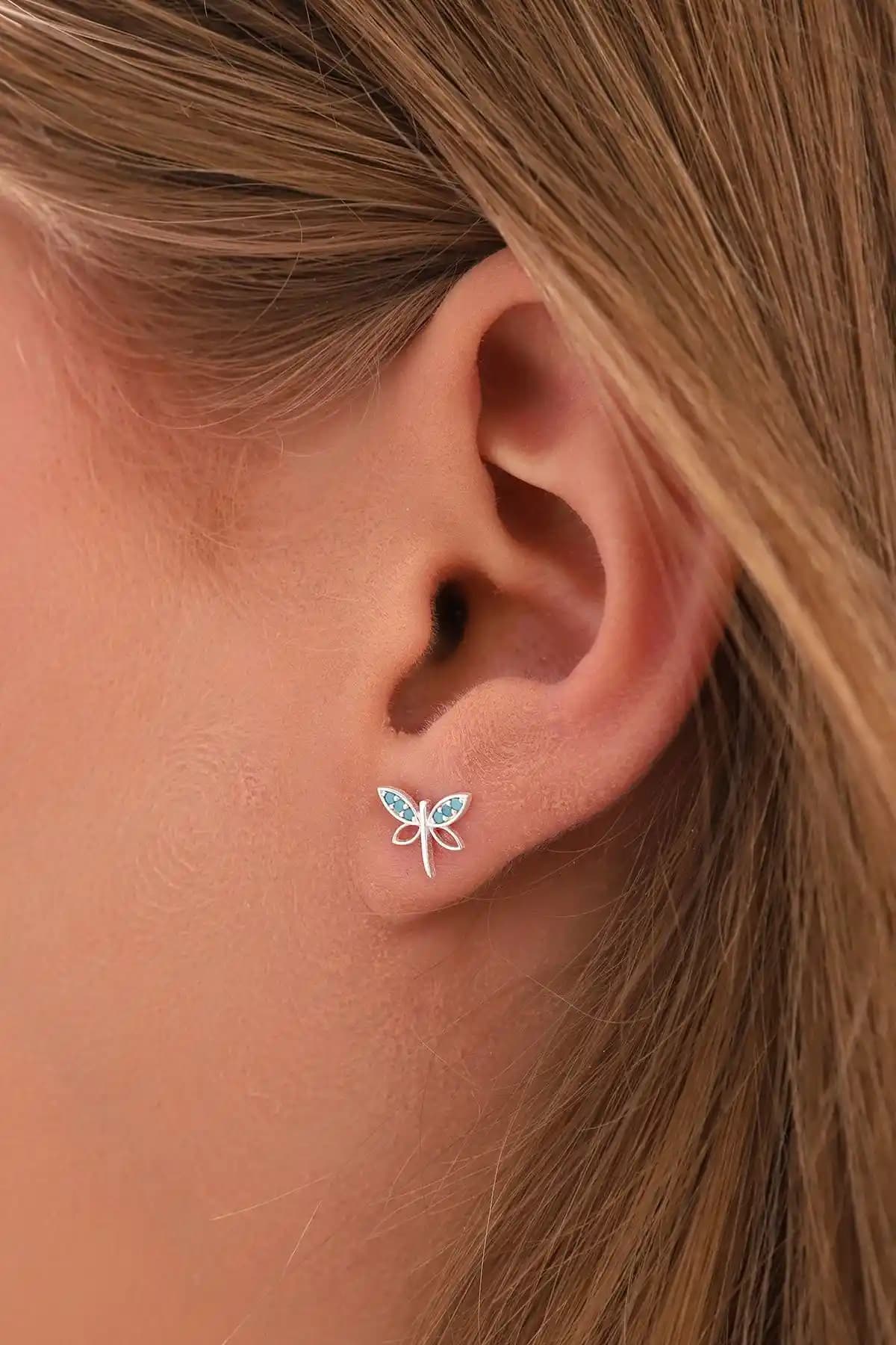 Bilsen Store 925 Ayar Gümüş Turkuaz Taşlı Yusufçuk Küpe: Şıklık ve Dayanıklılığın Buluşması