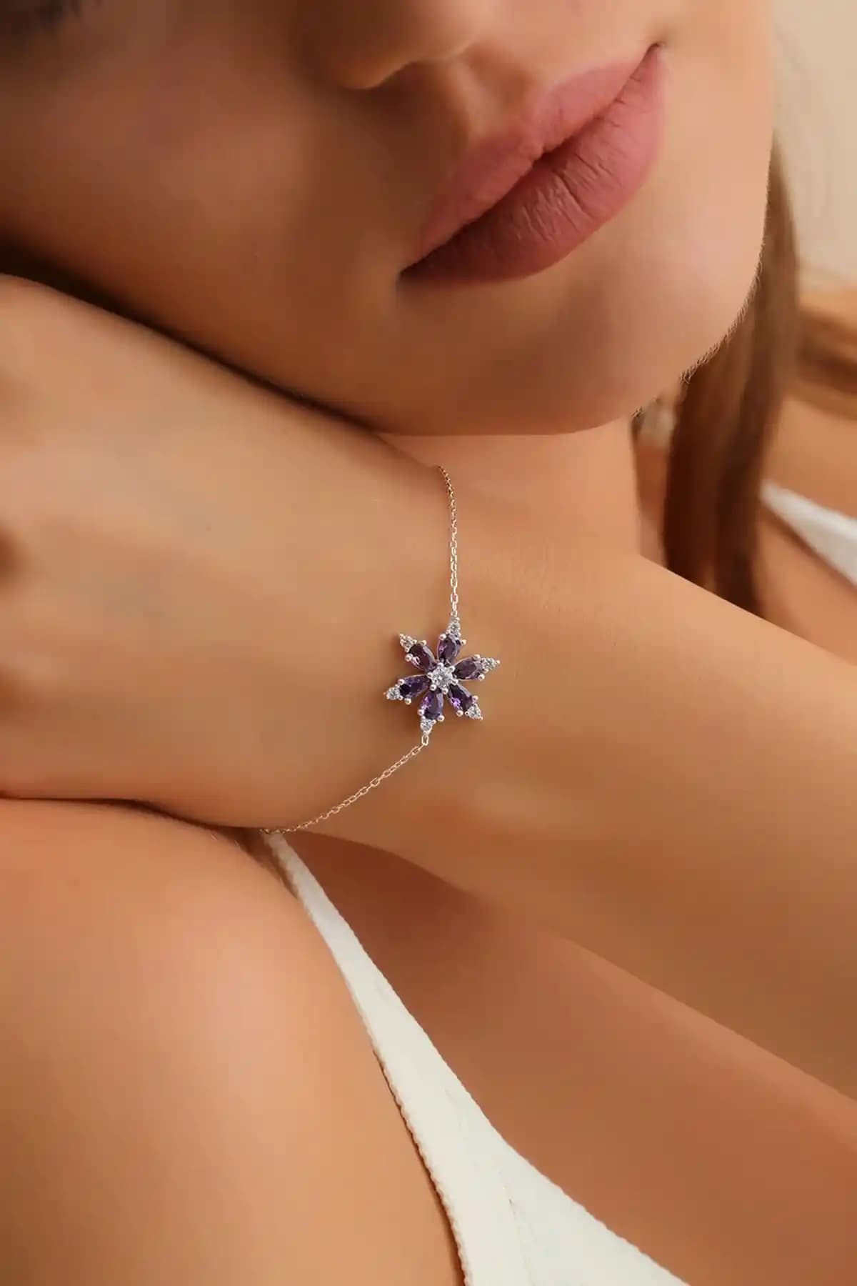 Bilsen Store 925 Ayar Gümüş Zincirli Ametist Damla Taşlı Lotus Çiçeği Bileklik