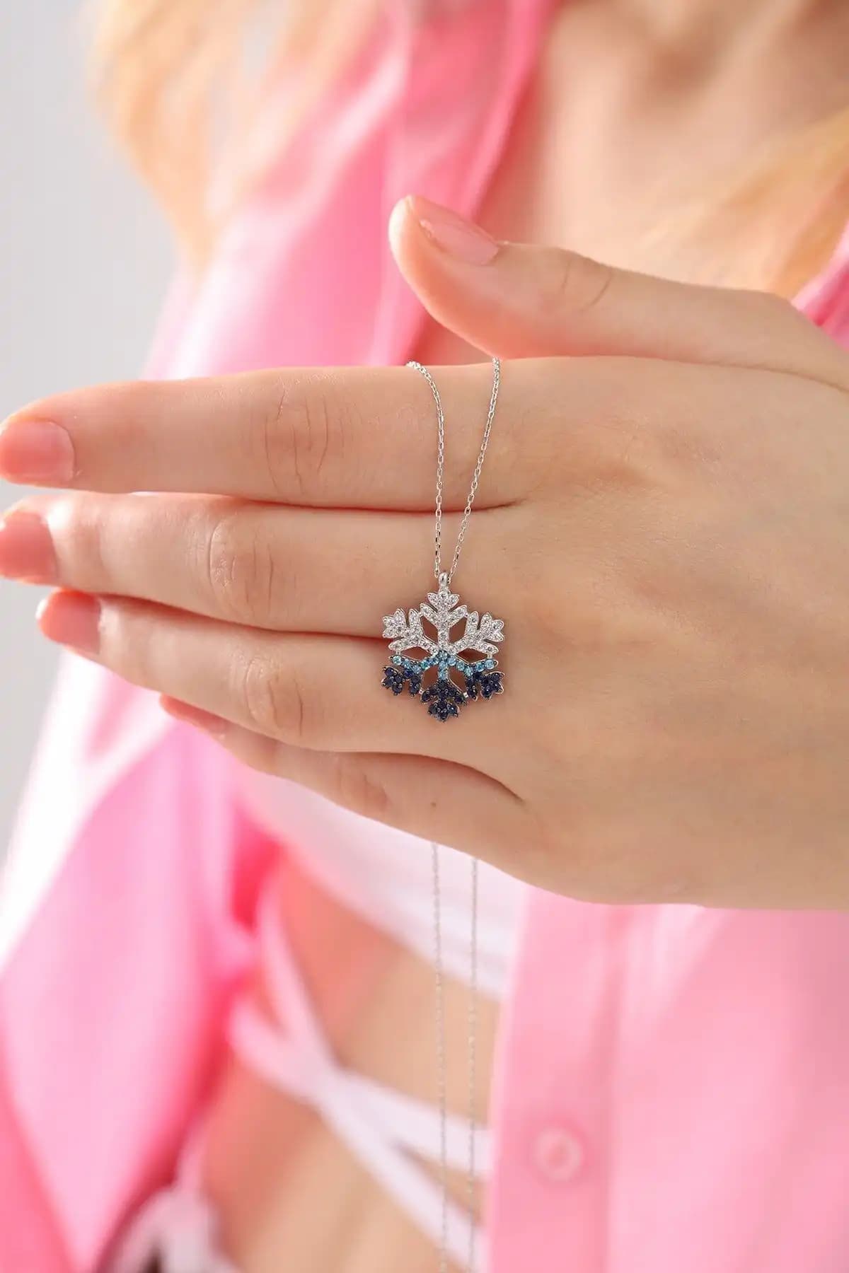 Bilsen Store Kadın 925 Ayar Gümüş Zincirli Kar Tanesi Kolye Estetik ve Kalite Bir Arada