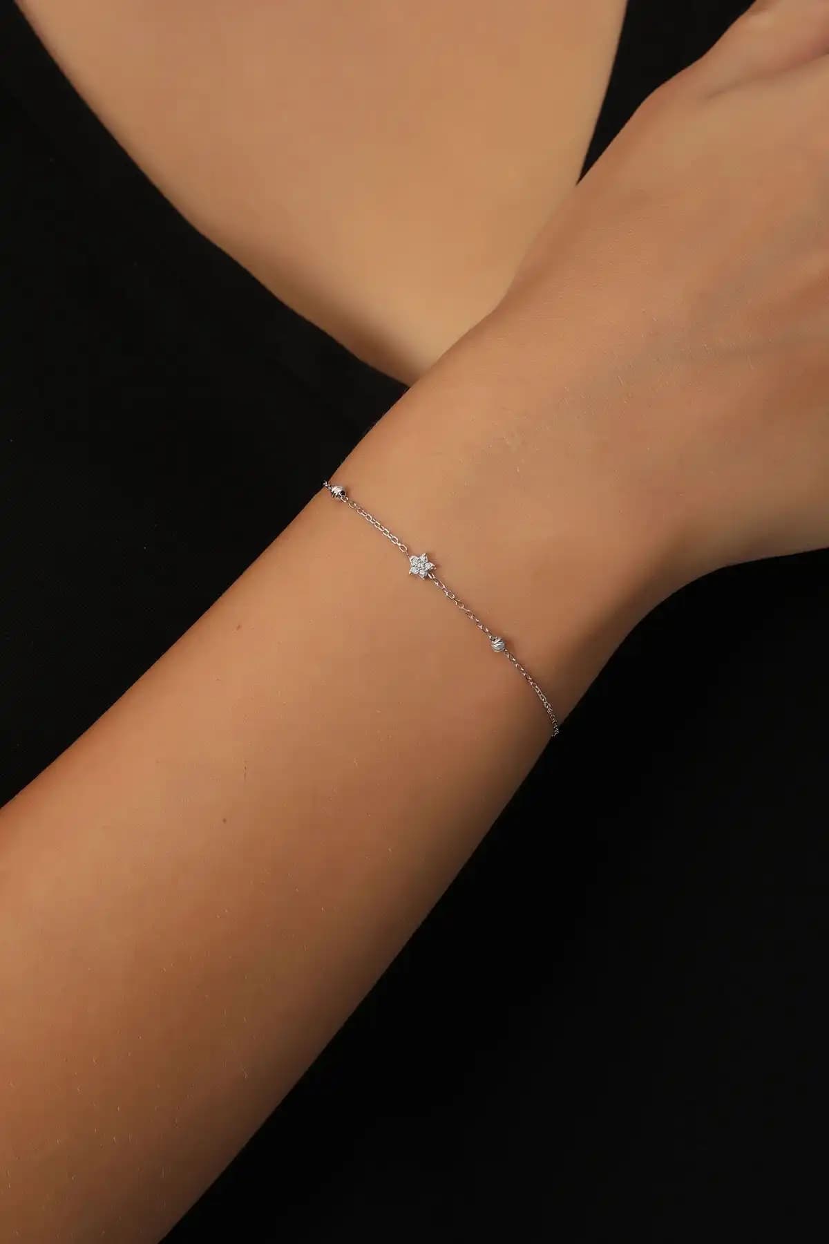 Bilsen Store'un Dorissa ve Minimal Kirpik Göz Model Gümüş Bileklikleri Karşılaştırması 1