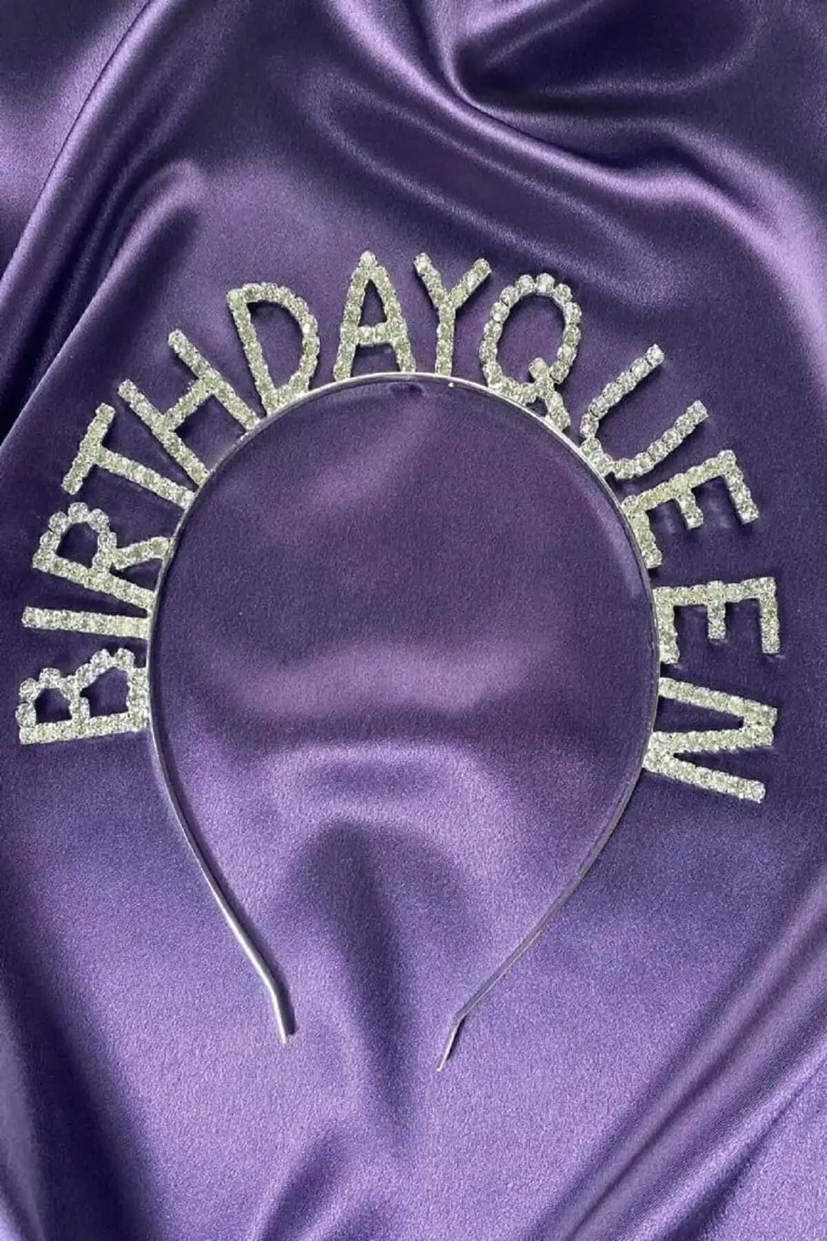 Birthday Queen Taşlı Doğum Günü Taçı Şık ve Parlak Tasarımıyla Öne Çıkar