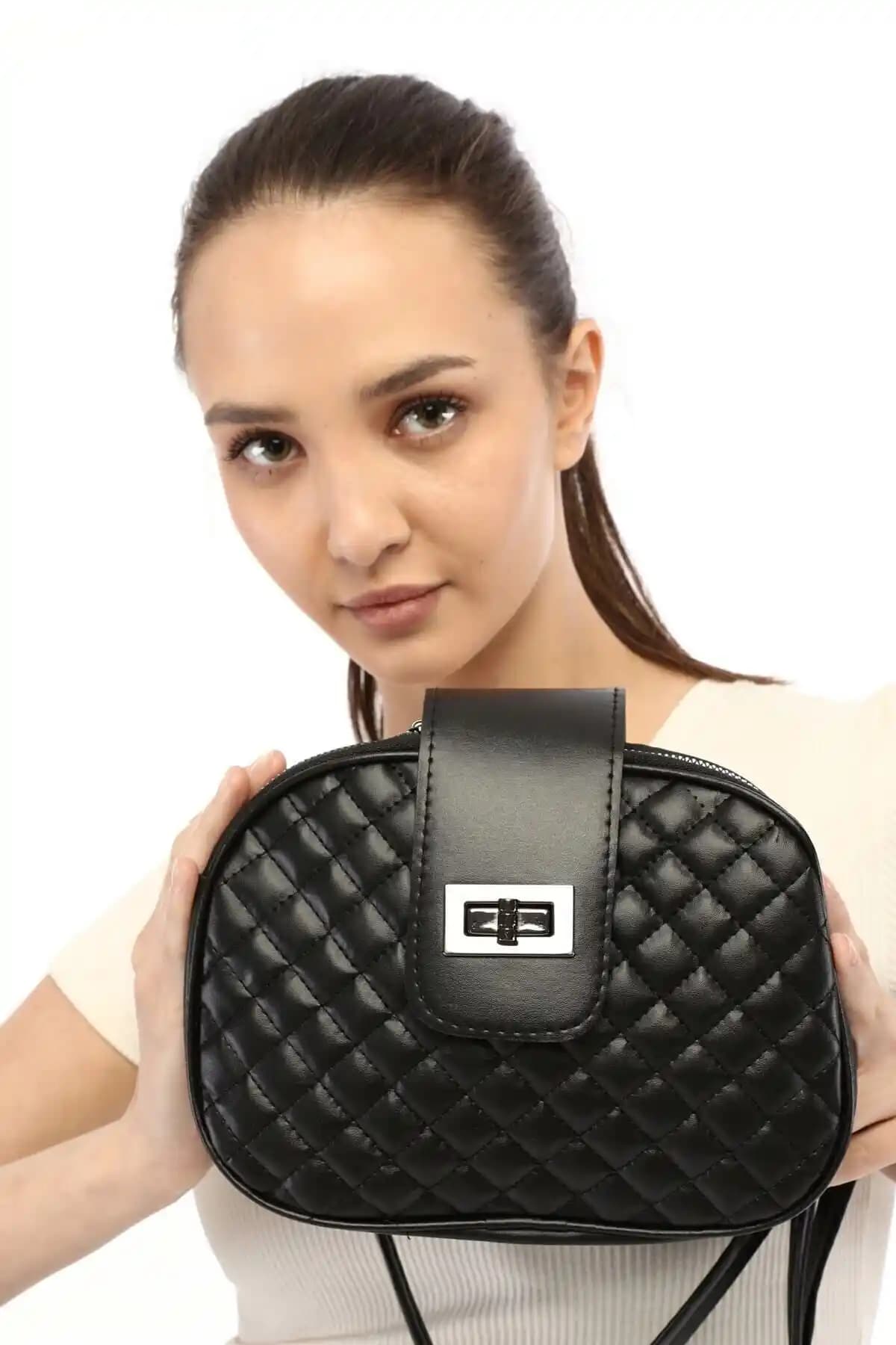 BLUE FASHION Kadın Siyah Eskitme ve 3 Gözlü Askılı Çanta Karşılaştırması