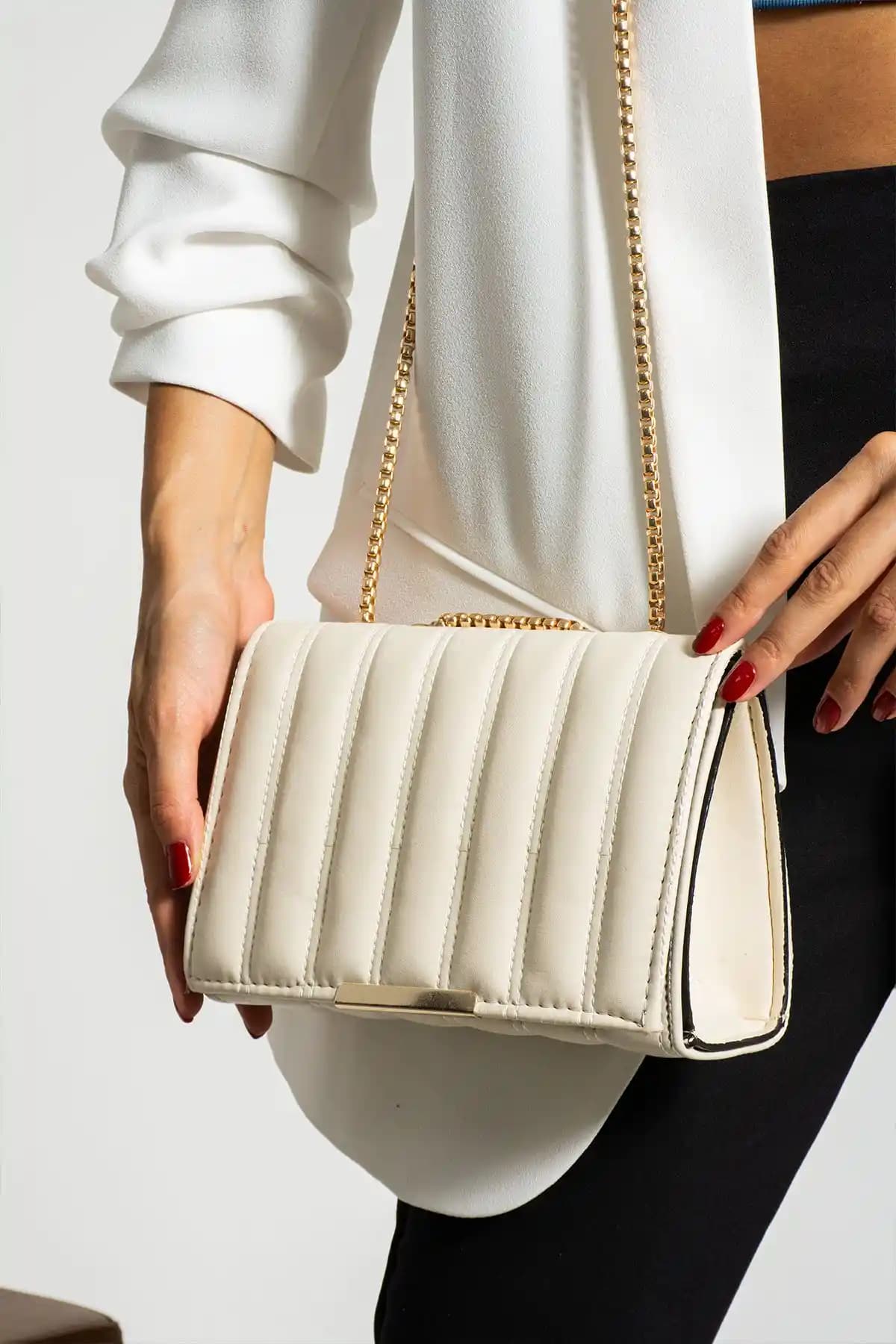 Butikbatii Suni Deri Çanta: Günlük Kullanım İçin Şık ve Dayanıklı Tasarım