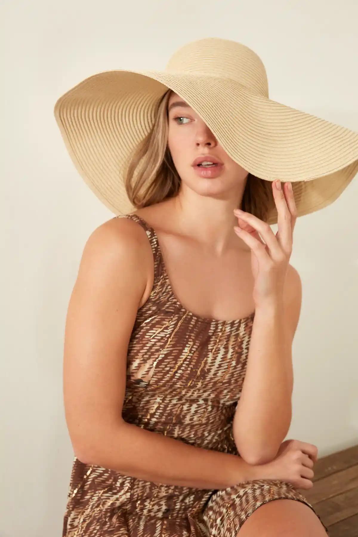 C City Kadın Hasır Plaj Şapkası Açık Bej Geniş Yüz ve Güneş Koruma Özellikleriyle