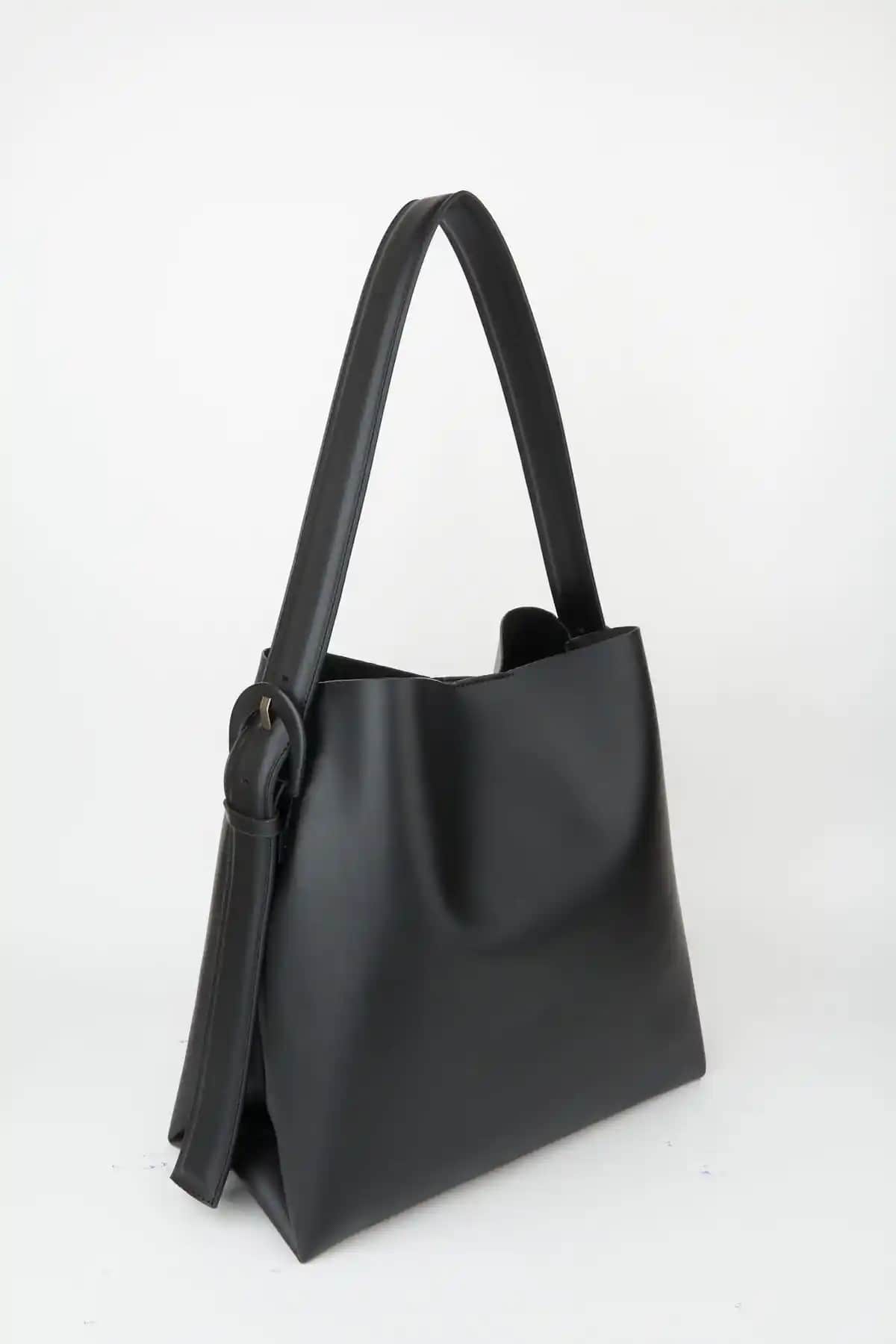 Çanta Park ve Yuka Atelier Büyük Boy Siyah Shopper Çantaların Karşılaştırması