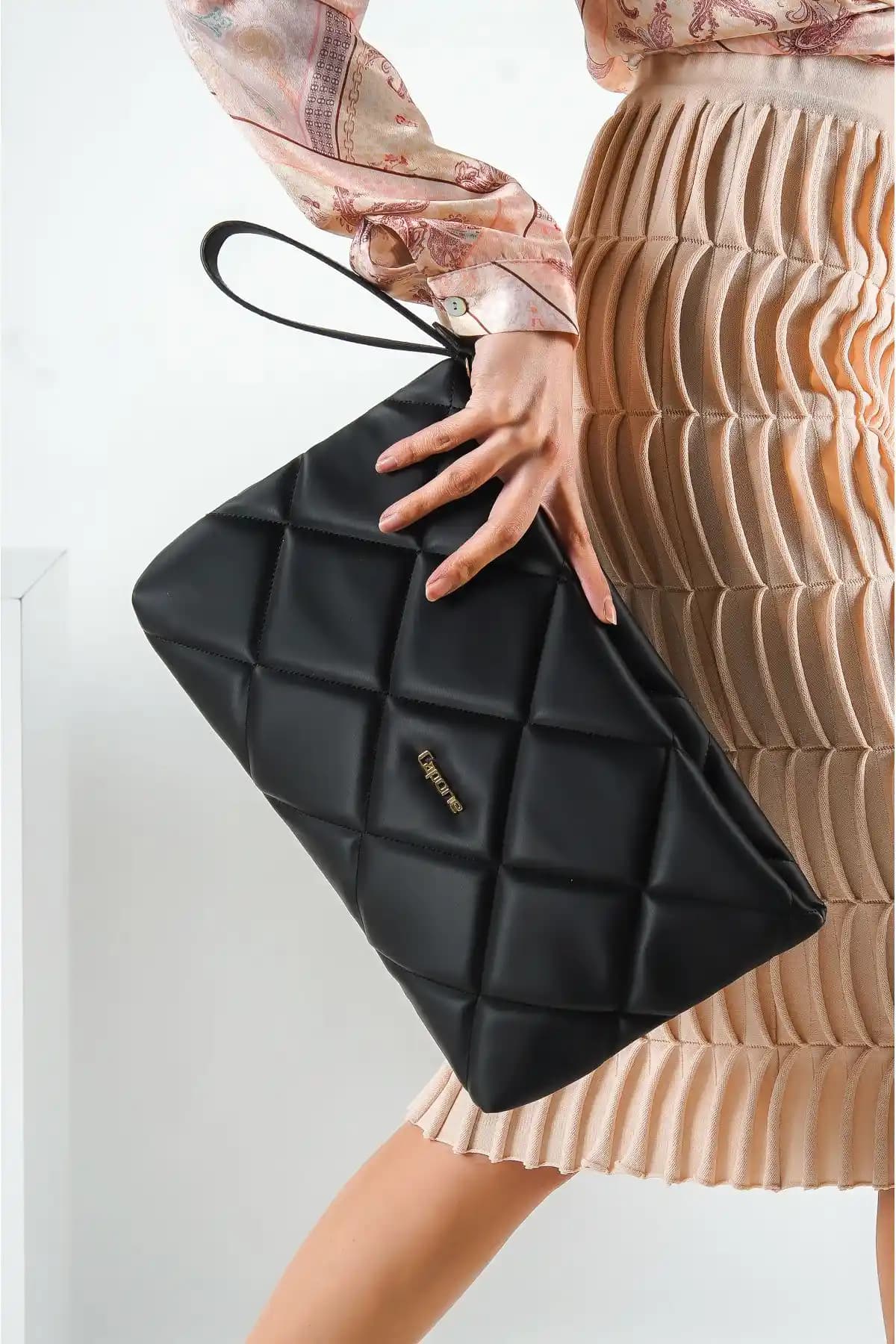 Capone Outfitters Eiffel Kadın Çanta: Şık ve Fonksiyonel Günlük Aksesuar