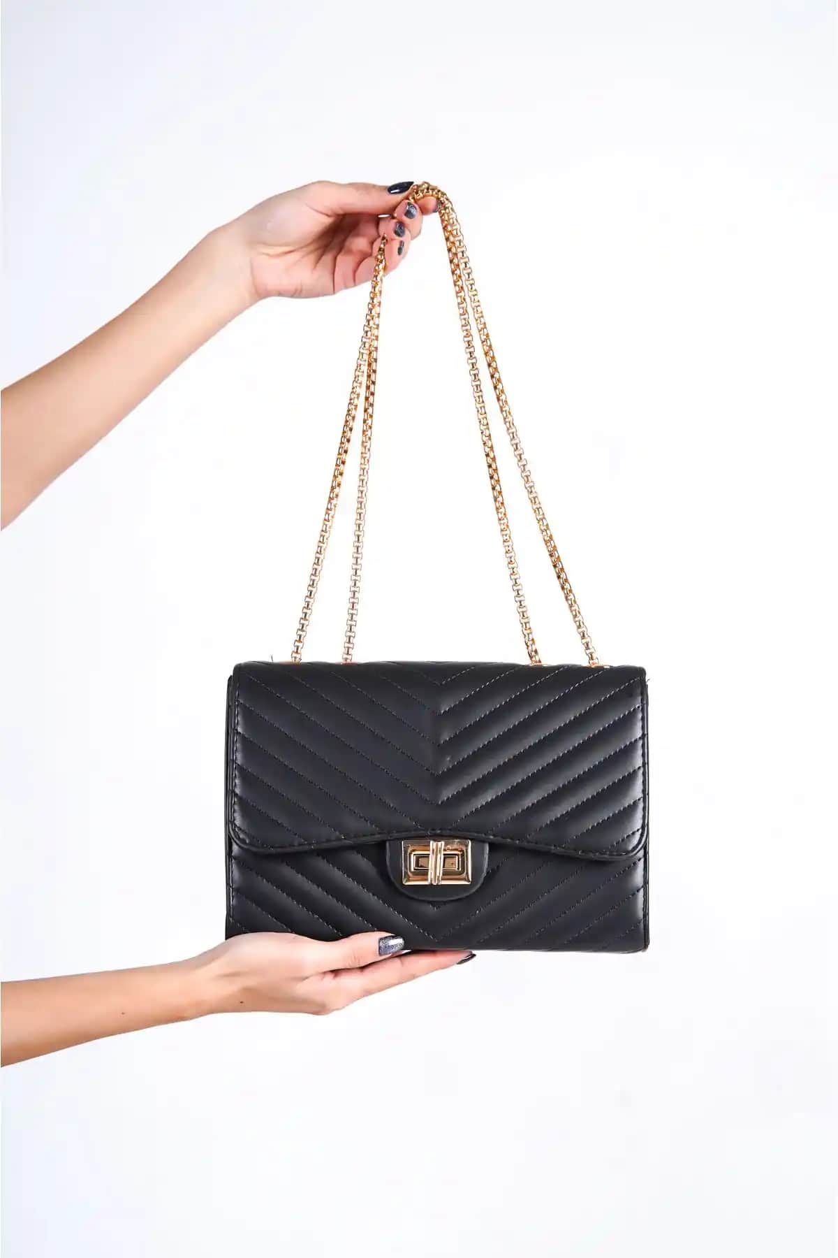 Capone Outfitters London Kapitone Kadın Çanta: Modern ve Şık Günlük Aksesuar