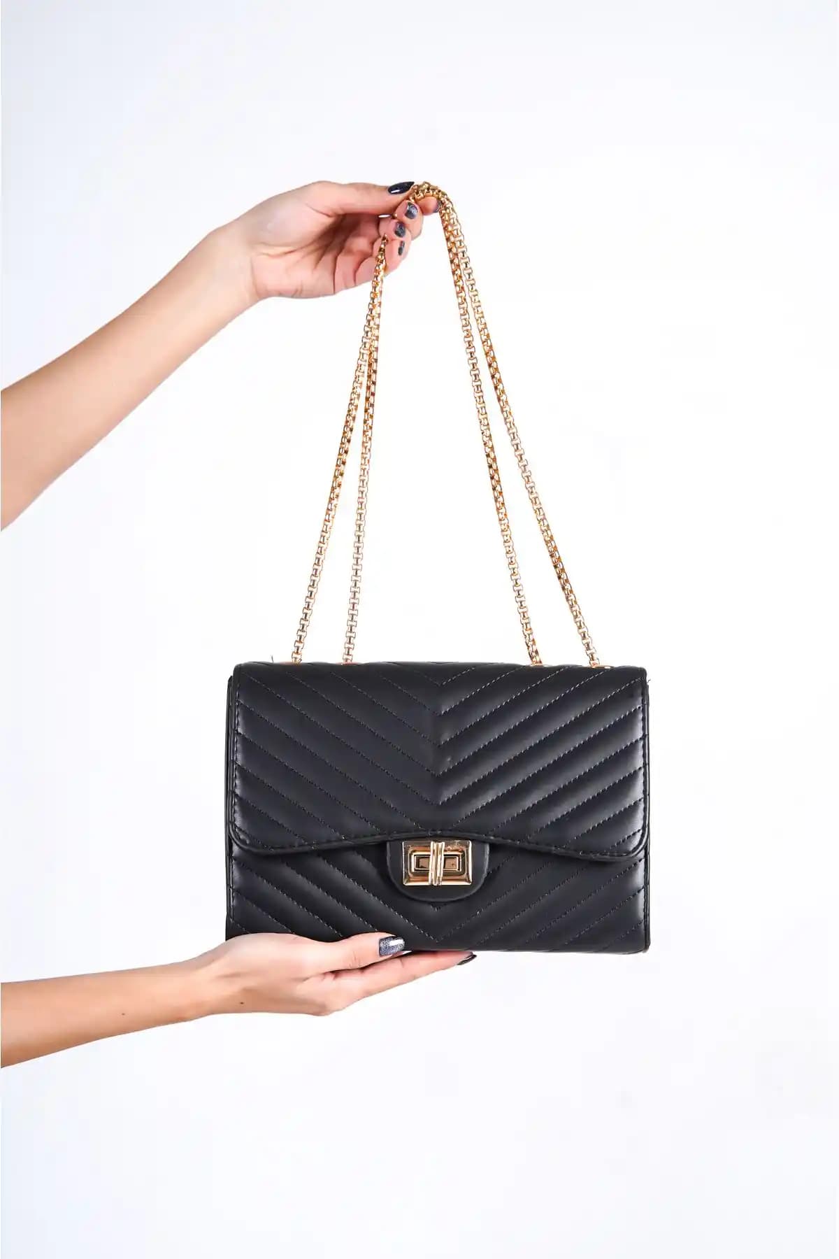 Capone Outfitters London Kapitone Kadın Çanta: Modern ve Şık Günlük Aksesuar