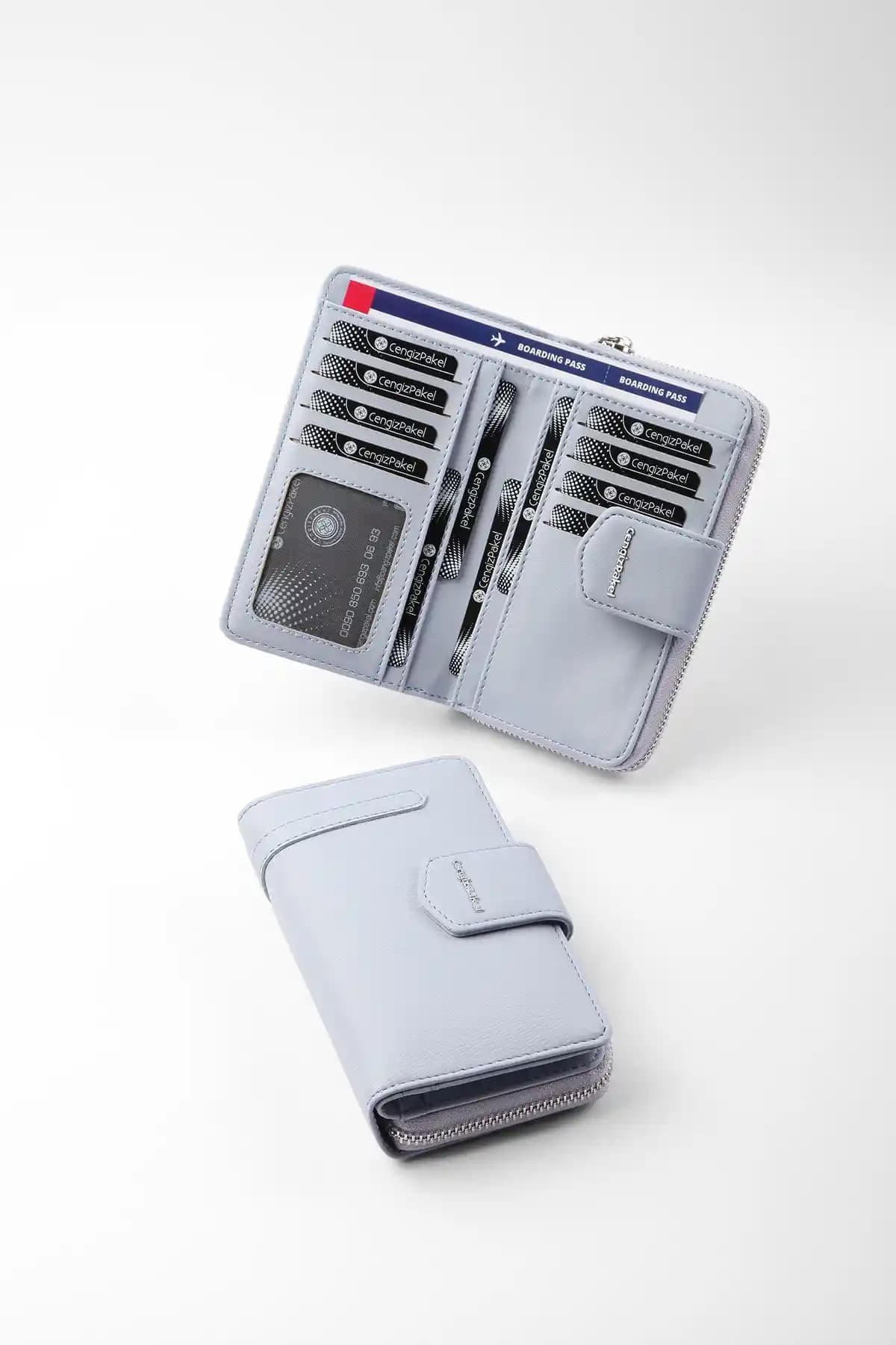 Cengiz Pakel Kadın Cüzdanları Karşılaştırması: Buz Mavisi ve Lila Renkli Modellerin Özellikleri
