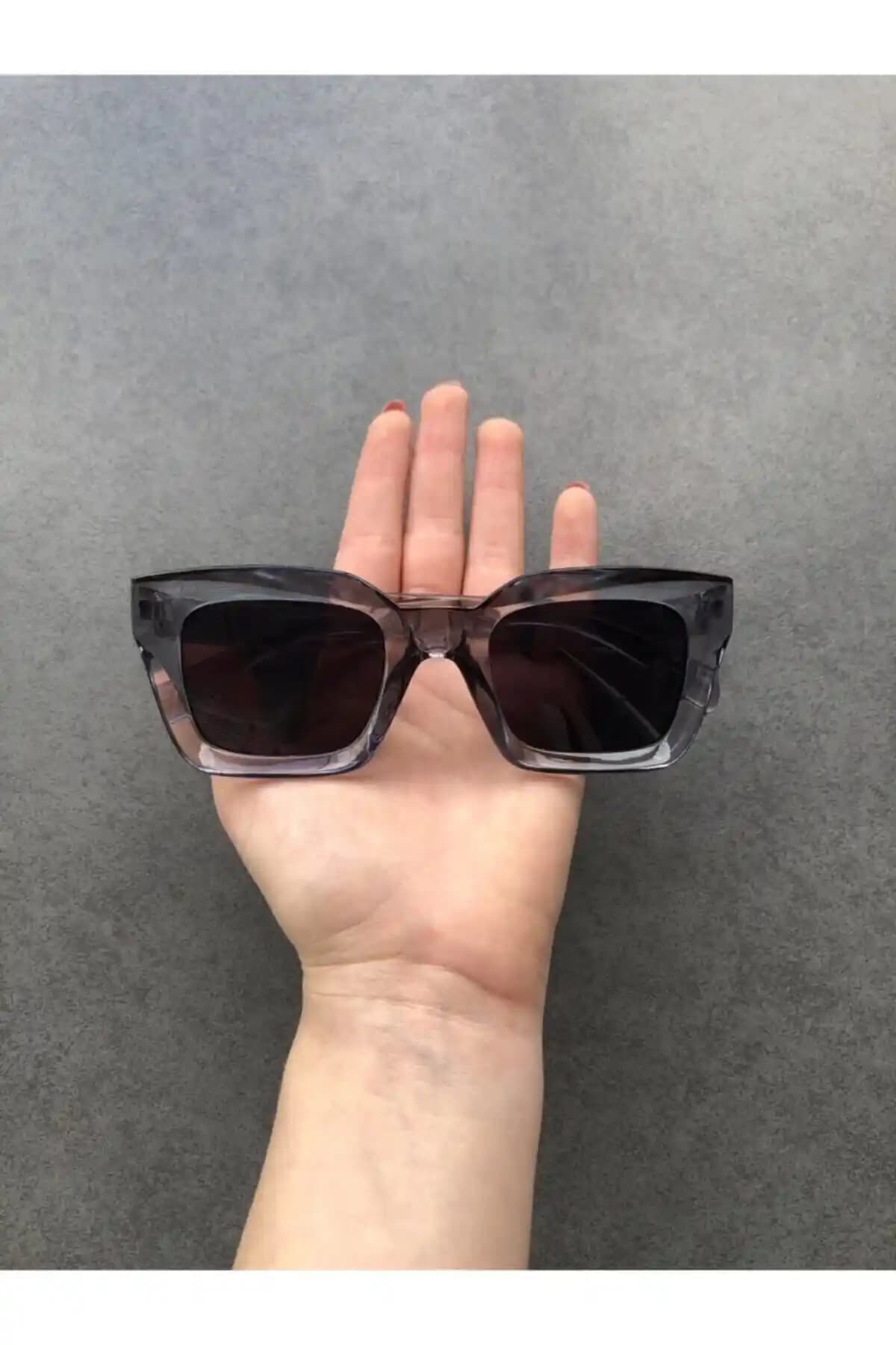 Cestello Kadın Güneş Gözlüğü Füme Cam ve Kemik Çerçeve ile Şıklık ve Koruma