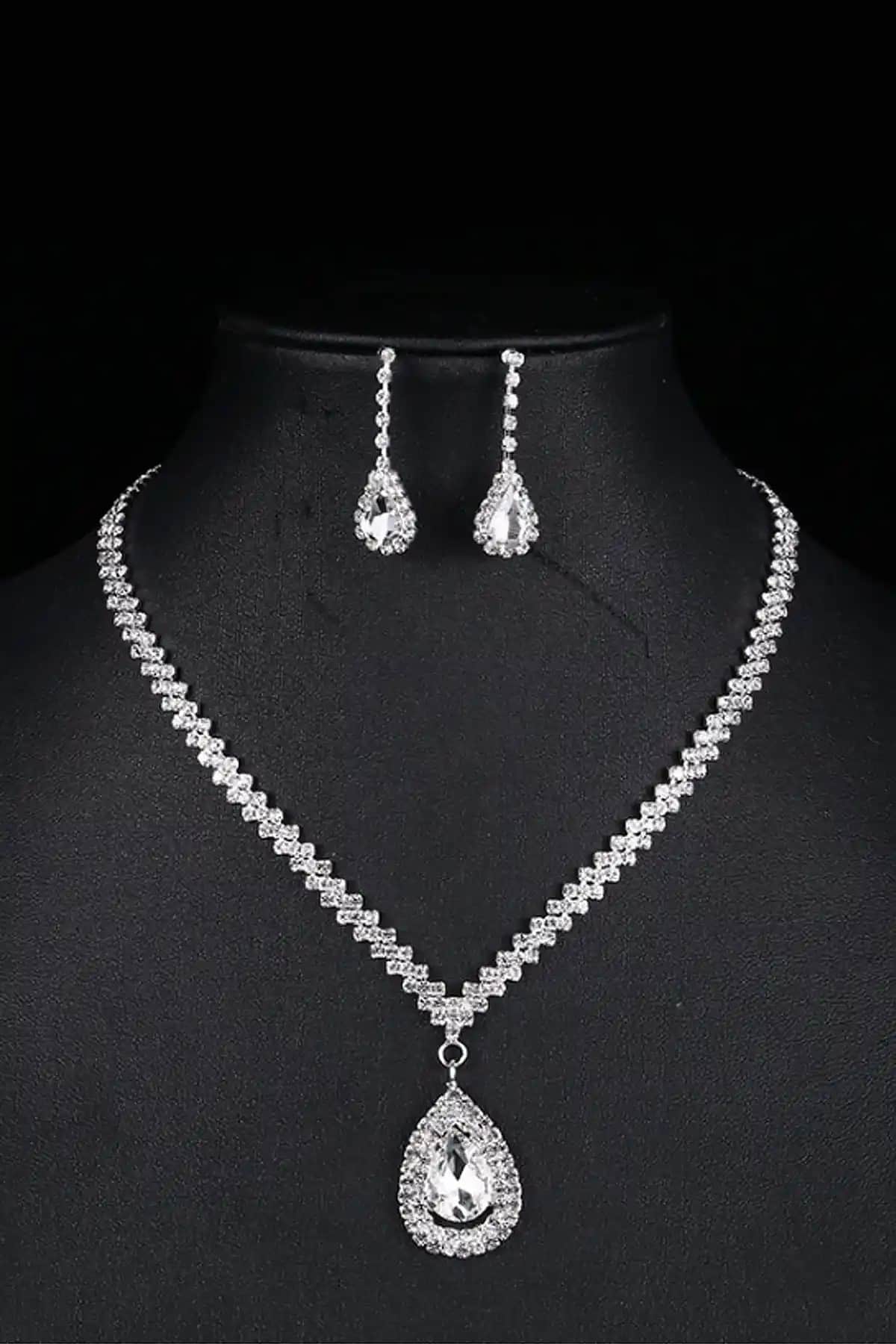 Chavin ve Mossmour Takı Setleri Karşılaştırması: Hangi Ürün Sizin İçin Uygun