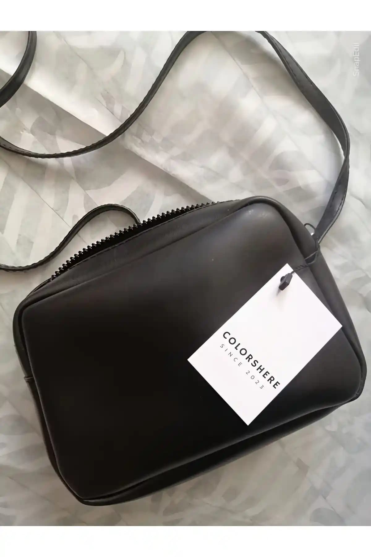 COLORSHERE Omuz Çantası ve NOTHING Siyah Kürklü Peluş Mini Urban Çanta Karşılaştırması