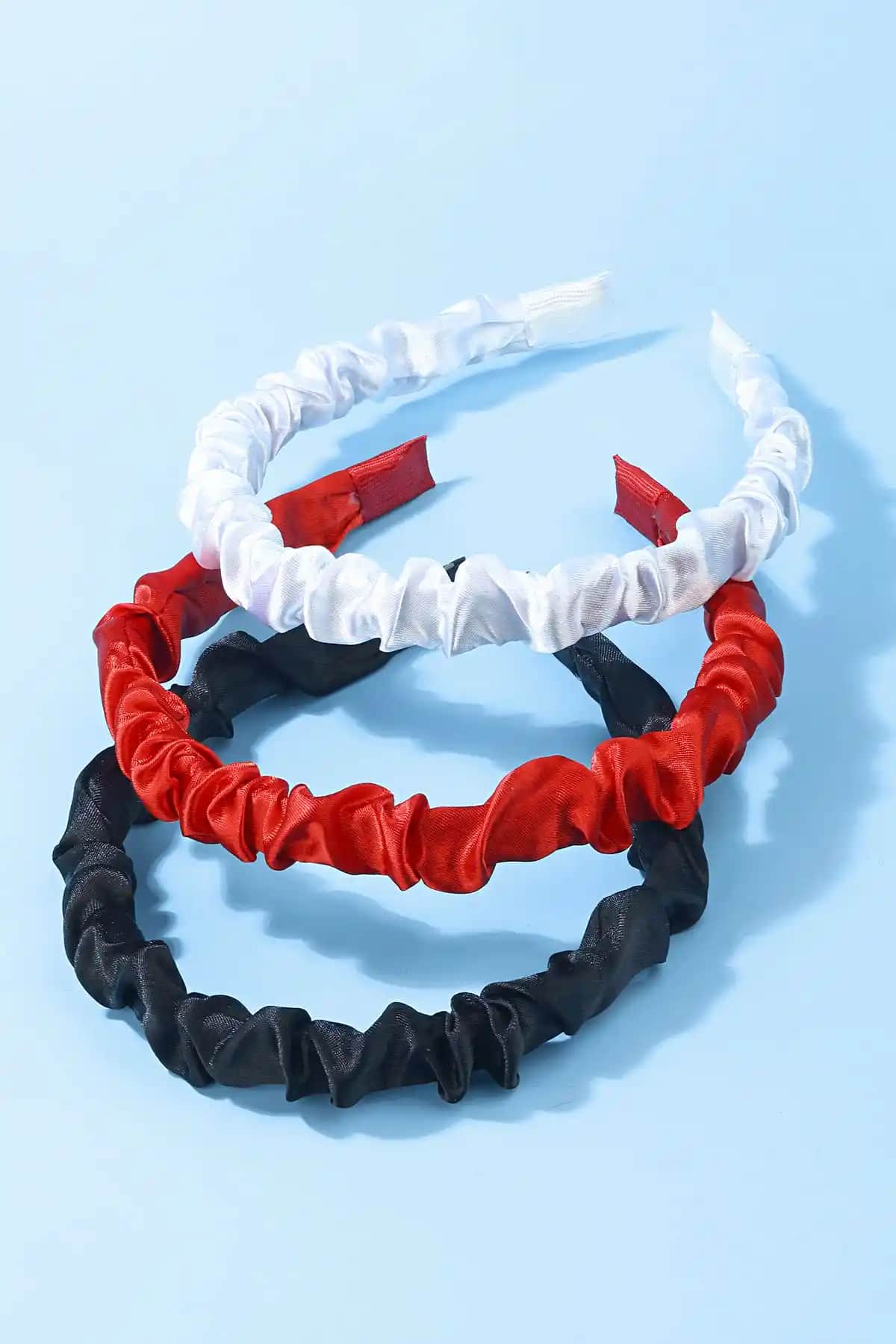 CSR 3'lü Zıtlık Taç Seti: Renkli ve Şık Kadın Aksesuarları, Konforlu Kullanım İle Öne Çıkıyor