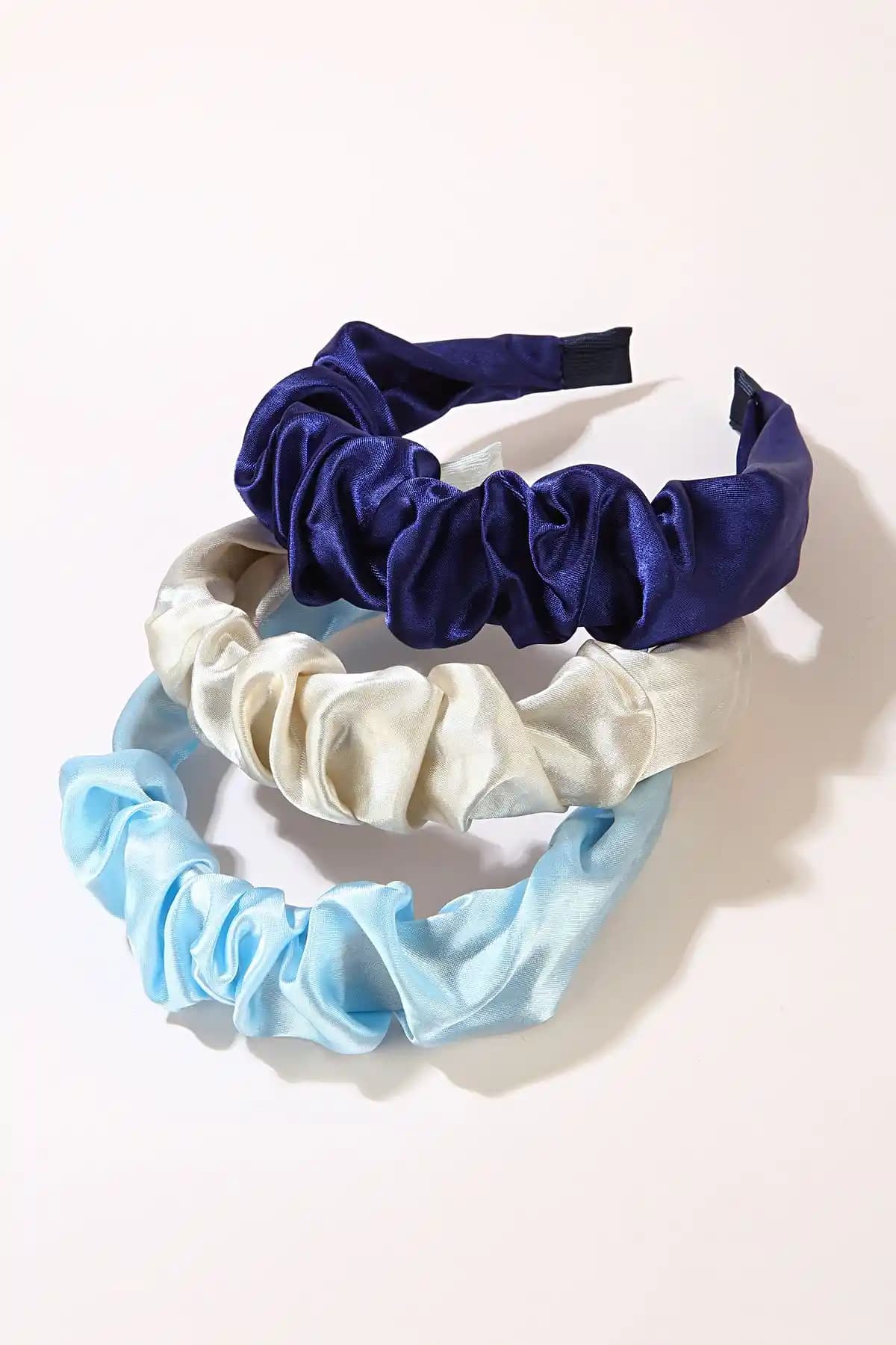 CSR Aksesuar 3'lü Saten Taç Seti: Şıklık ve Pratiklik Sunan Zarif Aksesuar