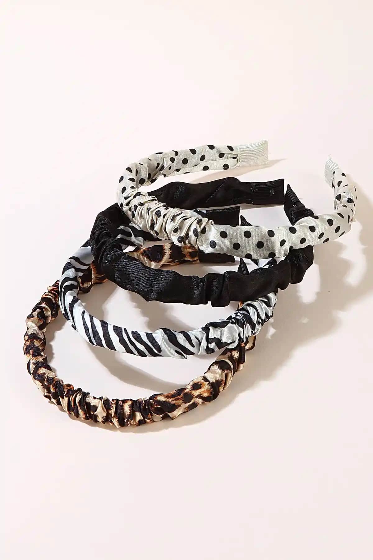 CSR Aksesuar 4'lü Klasik Kadın Taç Seti Şıklık ve Konfor Sunan Zarif Aksesuar