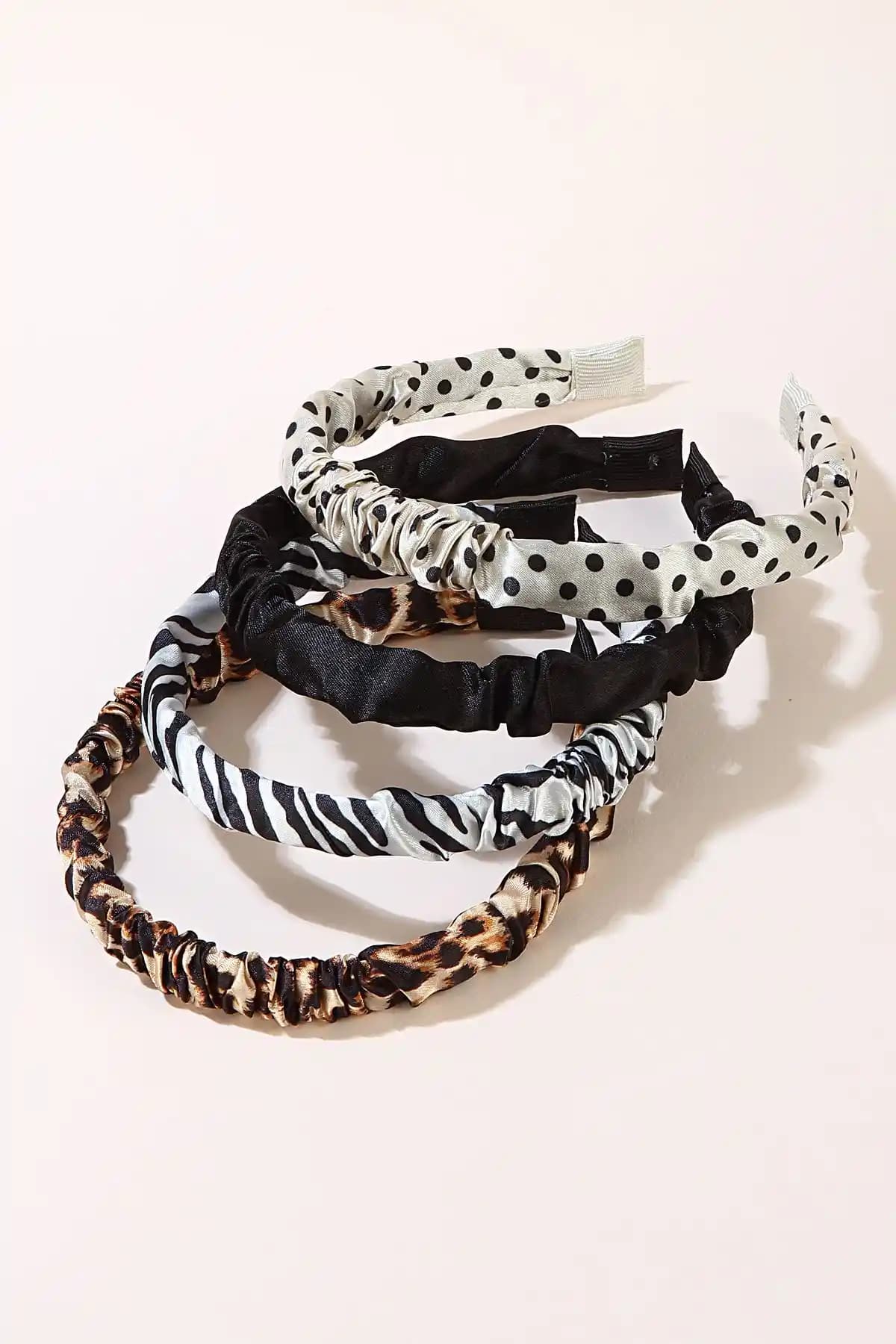 CSR Aksesuar 4'lü Klasik Kadın Taç Seti Şıklık ve Konfor Sunan Zarif Aksesuar