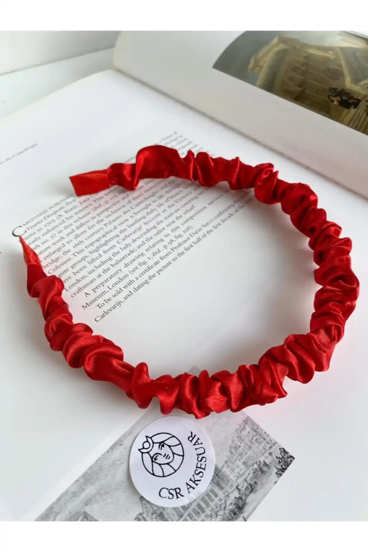 CSR Aksesuar Kırmızı Taç ve White Alamode Yeni Yıl Taç Karşılaştırması